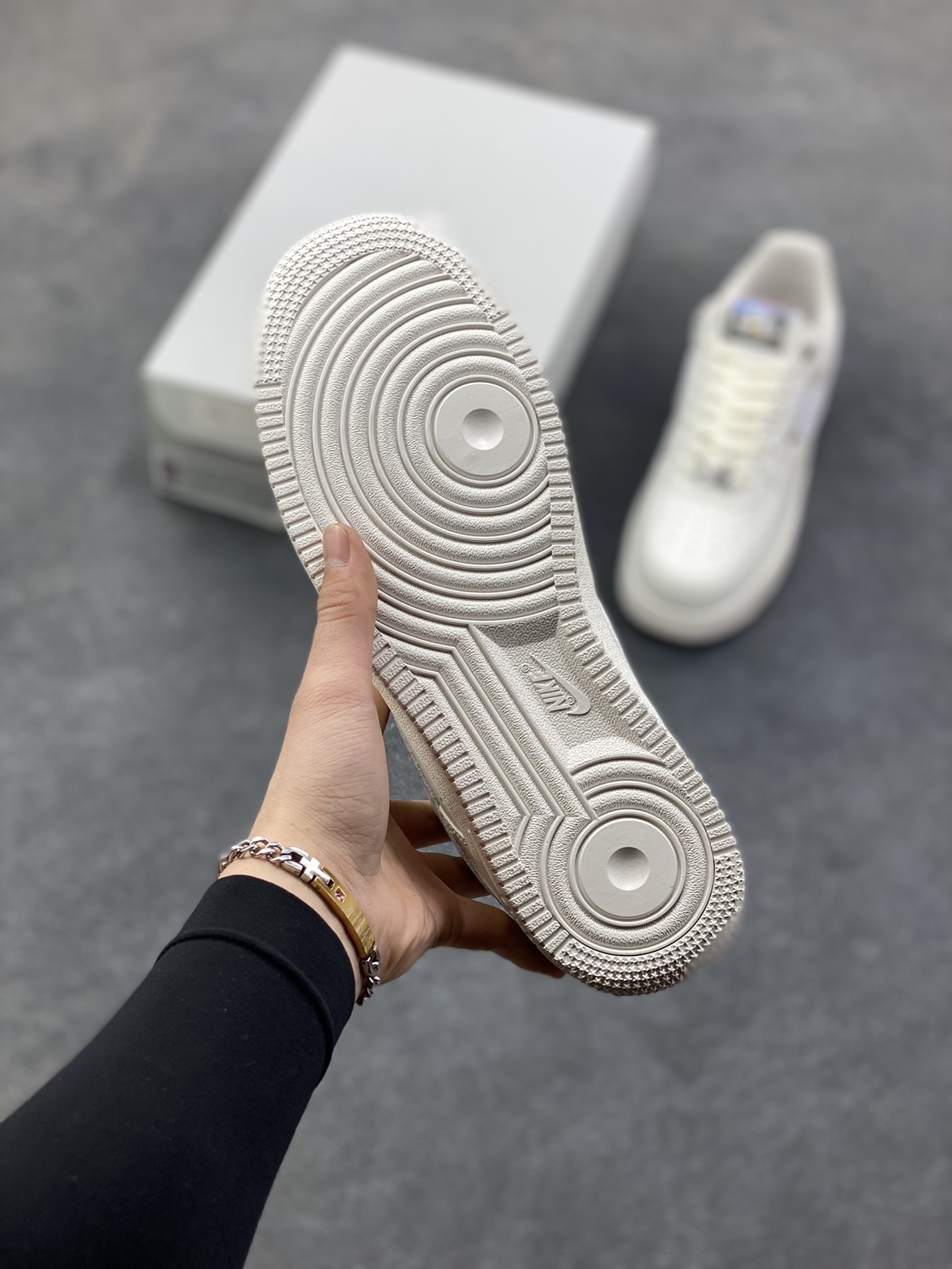 图片[5]-NIke Air Force 1 ‘07 Low 空军一号低帮 运动鞋 休闲鞋 折边针车 工艺难度大 原楦头原纸板 原装鞋盒 定制五金配件 内置全掌气垫 原厂鞋底 货号：IQ1119-011 尺码：36 36.5 37.5 38 38.5 39 40 40.5 41 42 42.5 43 44 44.5 45-选品中心