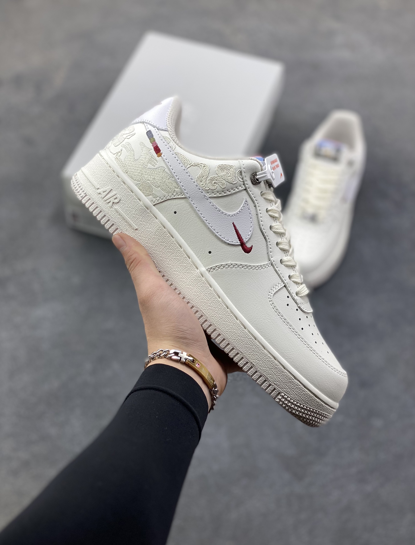 NIke Air Force 1 ‘07 Low 空军一号低帮 运动鞋 休闲鞋 折边针车 工艺难度大 原楦头原纸板 原装鞋盒 定制五金配件 内置全掌气垫 原厂鞋底 货号：IQ1119-011 尺码：36 36.5 37.5 38 38.5 39 40 40.5 41 42 42.5 43 44 44.5 45-选品中心