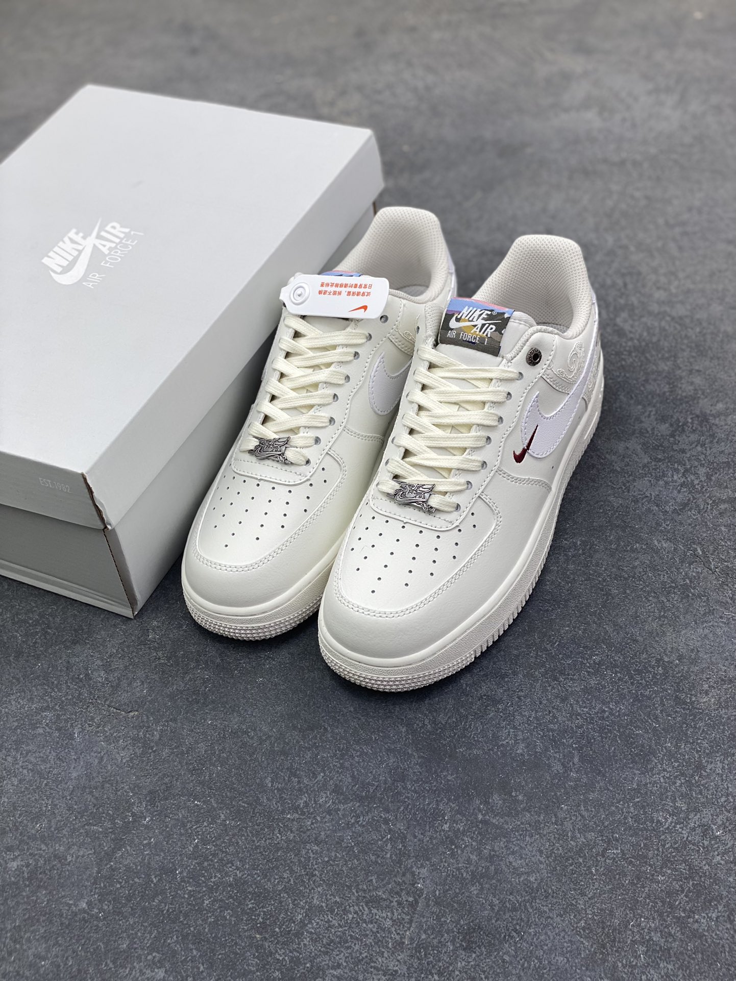图片[8]-NIke Air Force 1 ‘07 Low 空军一号低帮 运动鞋 休闲鞋 折边针车 工艺难度大 原楦头原纸板 原装鞋盒 定制五金配件 内置全掌气垫 原厂鞋底 货号：IQ1119-011 尺码：36 36.5 37.5 38 38.5 39 40 40.5 41 42 42.5 43 44 44.5 45-选品中心