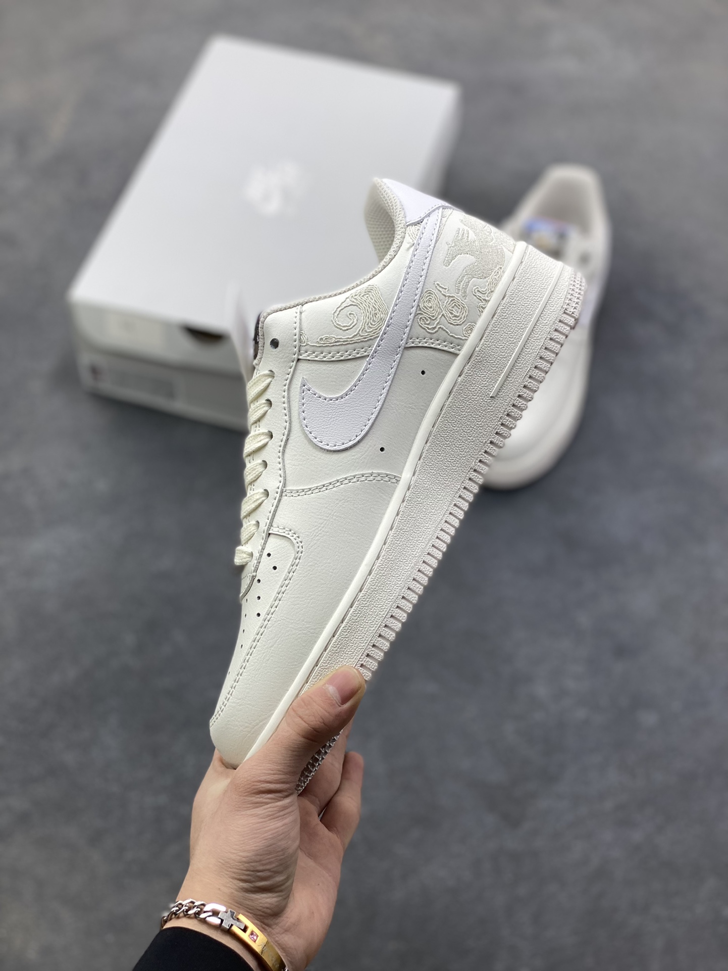图片[3]-NIke Air Force 1 ‘07 Low 空军一号低帮 运动鞋 休闲鞋 折边针车 工艺难度大 原楦头原纸板 原装鞋盒 定制五金配件 内置全掌气垫 原厂鞋底 货号：IQ1119-011 尺码：36 36.5 37.5 38 38.5 39 40 40.5 41 42 42.5 43 44 44.5 45-选品中心