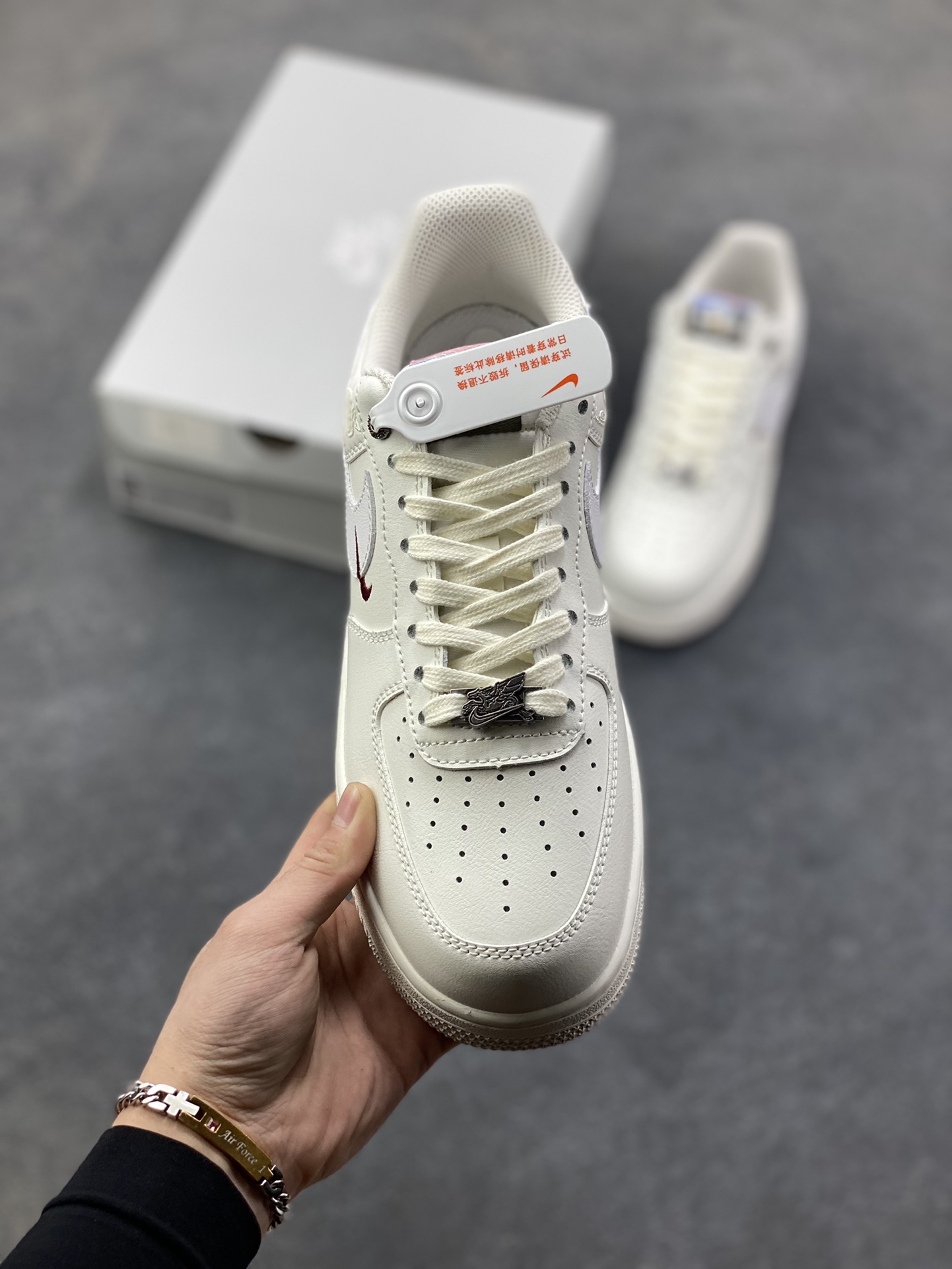 图片[2]-NIke Air Force 1 ‘07 Low 空军一号低帮 运动鞋 休闲鞋 折边针车 工艺难度大 原楦头原纸板 原装鞋盒 定制五金配件 内置全掌气垫 原厂鞋底 货号：IQ1119-011 尺码：36 36.5 37.5 38 38.5 39 40 40.5 41 42 42.5 43 44 44.5 45-选品中心