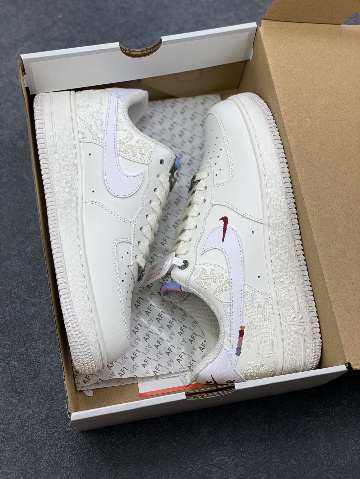 图片[9]-NIke Air Force 1 ‘07 Low 空军一号低帮 运动鞋 休闲鞋 折边针车 工艺难度大 原楦头原纸板 原装鞋盒 定制五金配件 内置全掌气垫 原厂鞋底 货号：IQ1119-011 尺码：36 36.5 37.5 38 38.5 39 40 40.5 41 42 42.5 43 44 44.5 45-选品中心
