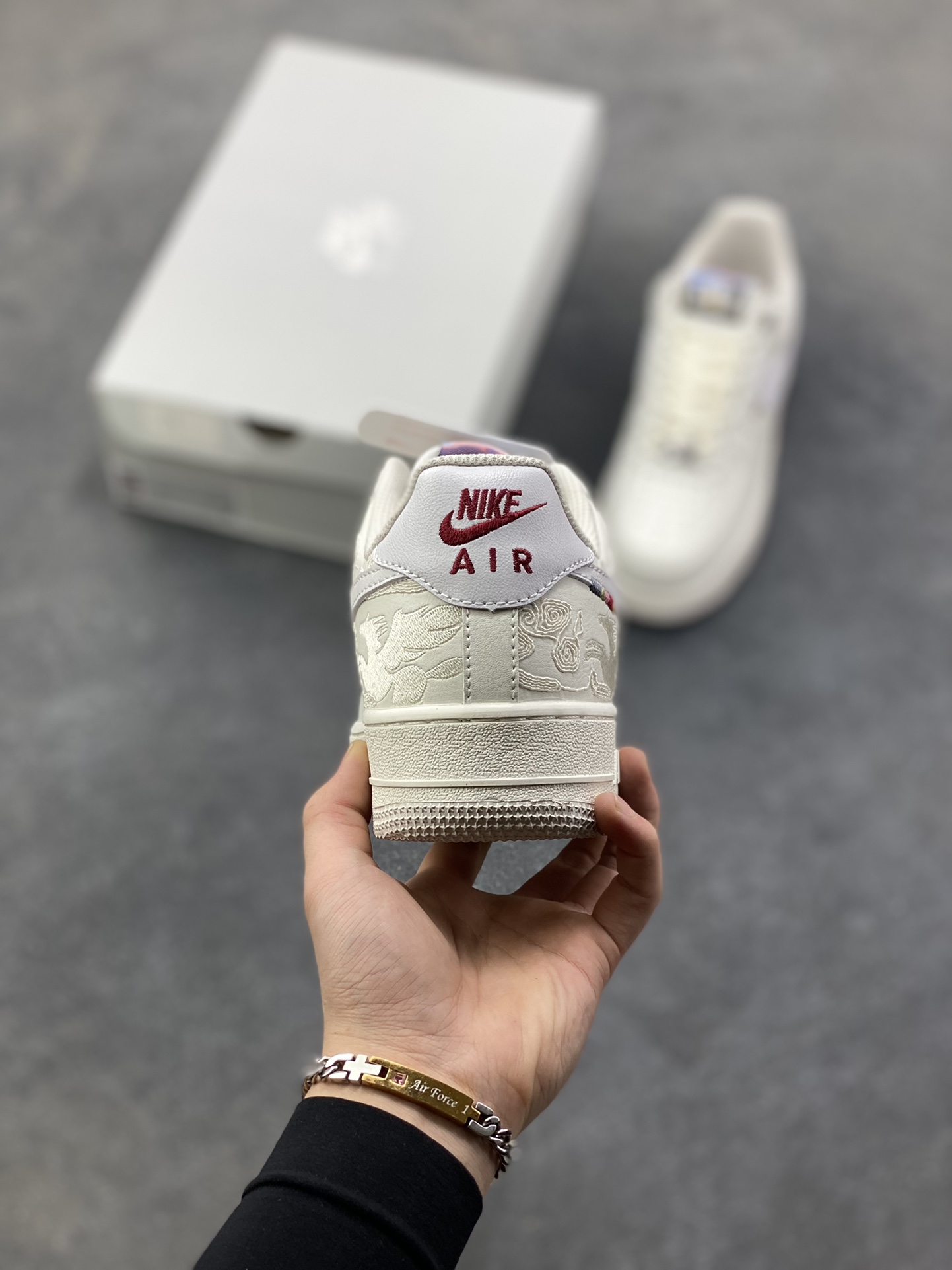 图片[4]-NIke Air Force 1 ‘07 Low 空军一号低帮 运动鞋 休闲鞋 折边针车 工艺难度大 原楦头原纸板 原装鞋盒 定制五金配件 内置全掌气垫 原厂鞋底 货号：IQ1119-011 尺码：36 36.5 37.5 38 38.5 39 40 40.5 41 42 42.5 43 44 44.5 45-选品中心