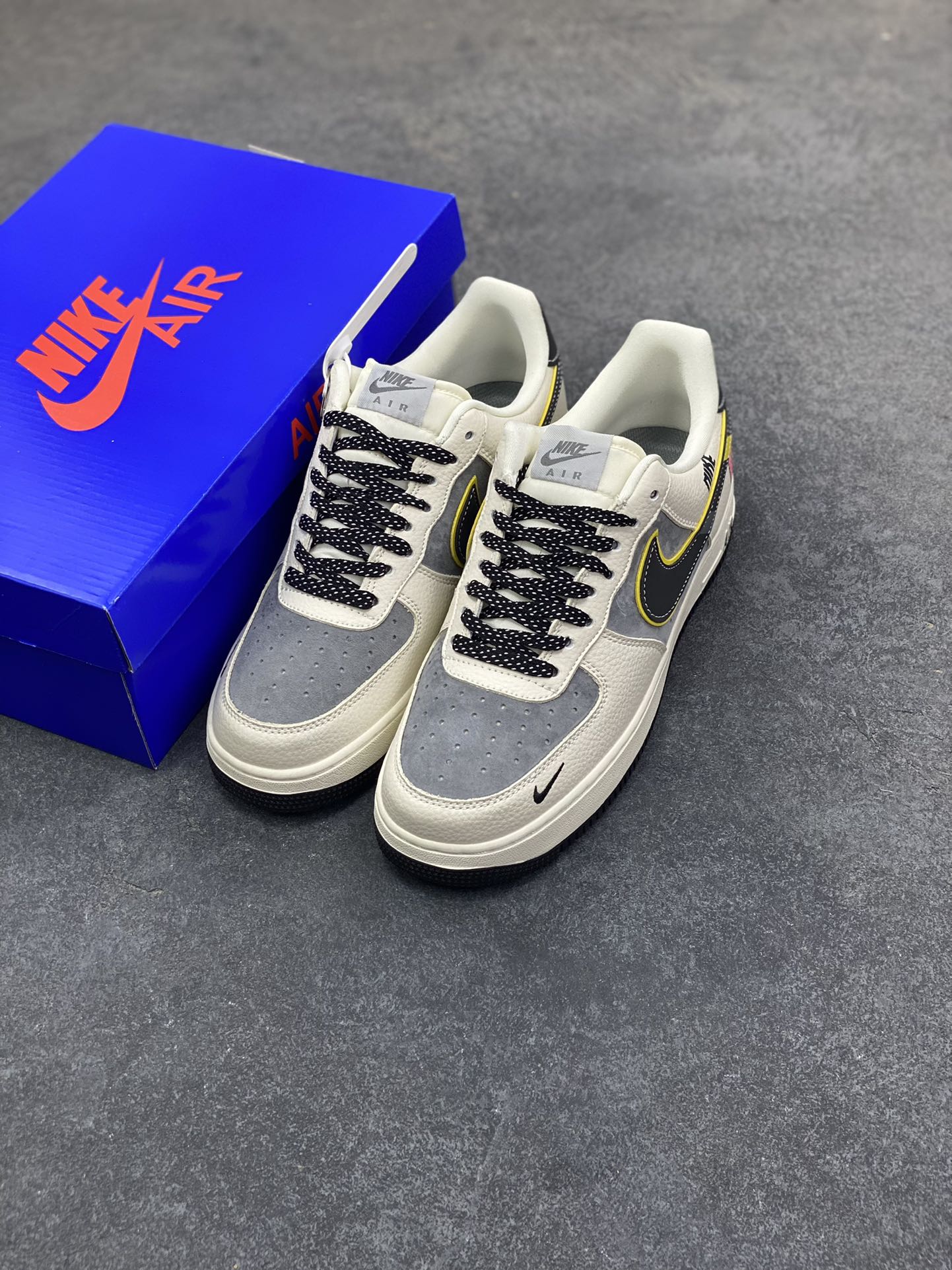 图片[8]-NIke Air Force 1 ‘07 Low “KITH联名——米灰黄边勾”空军一号 低帮 运动鞋 休闲鞋 折边针车 工艺难度大 原楦头原纸板 原装鞋盒 定制五金配件 内置全掌气垫 原厂鞋底 货号：SY1388-013 尺码：36 36.5 37.5 38 38.5 39 40 40.5 41 42 42.5 43 44 44.5 45-选品中心