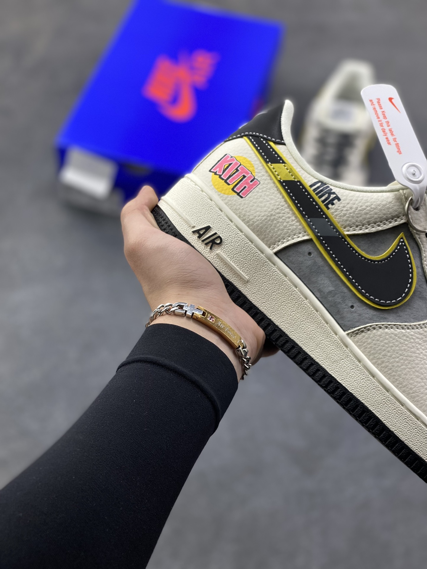 图片[6]-NIke Air Force 1 ‘07 Low “KITH联名——米灰黄边勾”空军一号 低帮 运动鞋 休闲鞋 折边针车 工艺难度大 原楦头原纸板 原装鞋盒 定制五金配件 内置全掌气垫 原厂鞋底 货号：SY1388-013 尺码：36 36.5 37.5 38 38.5 39 40 40.5 41 42 42.5 43 44 44.5 45-选品中心