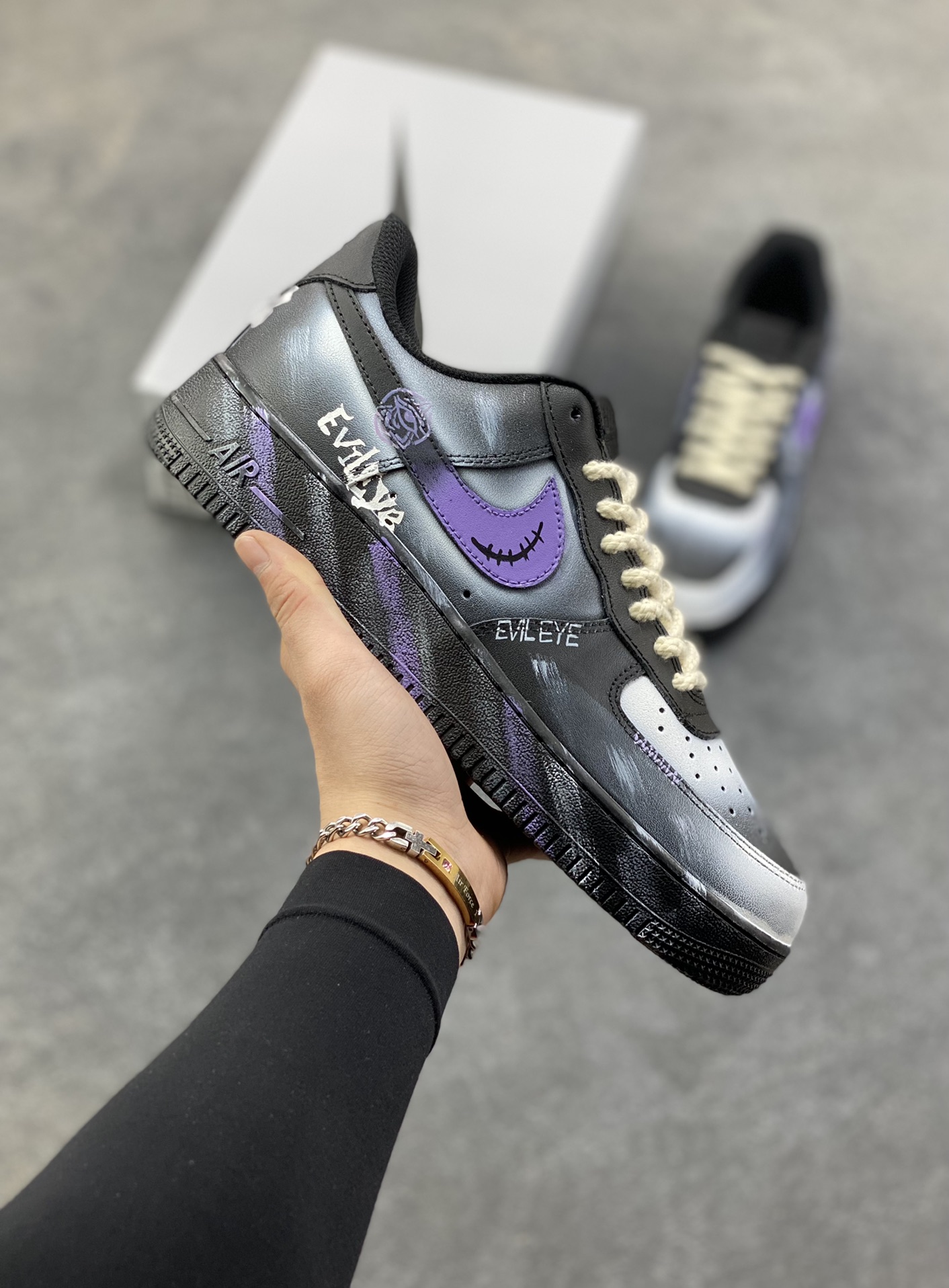 【定制球鞋】Nike Air Force 1 紫夜邪瞳 经典百搭 潮流手绘 防滑抗冲击性耐磨 低帮 板鞋 男女款 黑色 原楦头原纸板 原装鞋盒 定制五金配件 内置全掌气垫 原厂鞋底 货号 CW2288-111 尺码： 36 36.5 37.5 38 38.5 39 40 405. 41 42 42.5 43 44 44.5 45-选品中心
