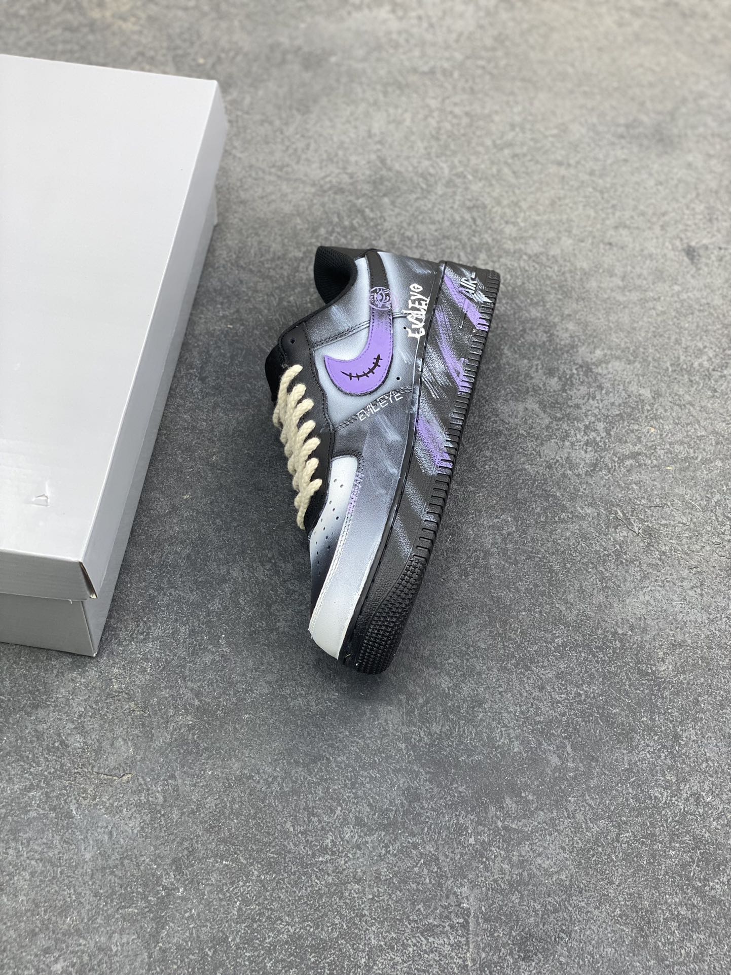 图片[7]-【定制球鞋】Nike Air Force 1 紫夜邪瞳 经典百搭 潮流手绘 防滑抗冲击性耐磨 低帮 板鞋 男女款 黑色 原楦头原纸板 原装鞋盒 定制五金配件 内置全掌气垫 原厂鞋底 货号 CW2288-111 尺码： 36 36.5 37.5 38 38.5 39 40 405. 41 42 42.5 43 44 44.5 45-选品中心