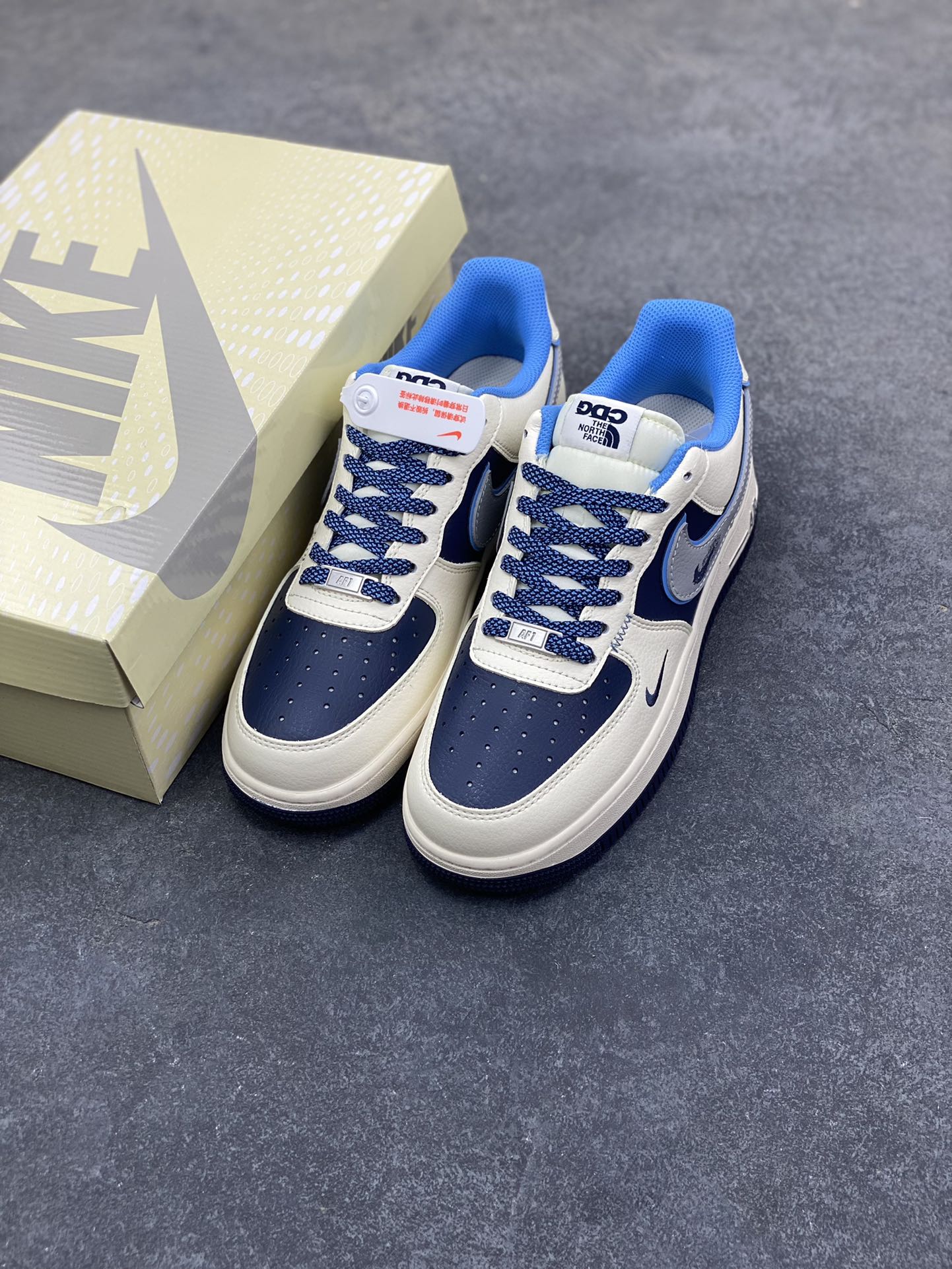 图片[8]-NIke Air Force 1 ‘07 Low “NIKE蓝-米蓝拼接”空军一号 低帮 运动鞋 休闲鞋 折边针车 工艺难度大 原楦头原纸板 原装鞋盒 定制五金配件 内置全掌气垫 原厂鞋底 货号：JP8028-067 尺码：36 36.5 37.5 38 38.5 39 40 40.5 41 42 42.5 43 44 44.5 45-选品中心