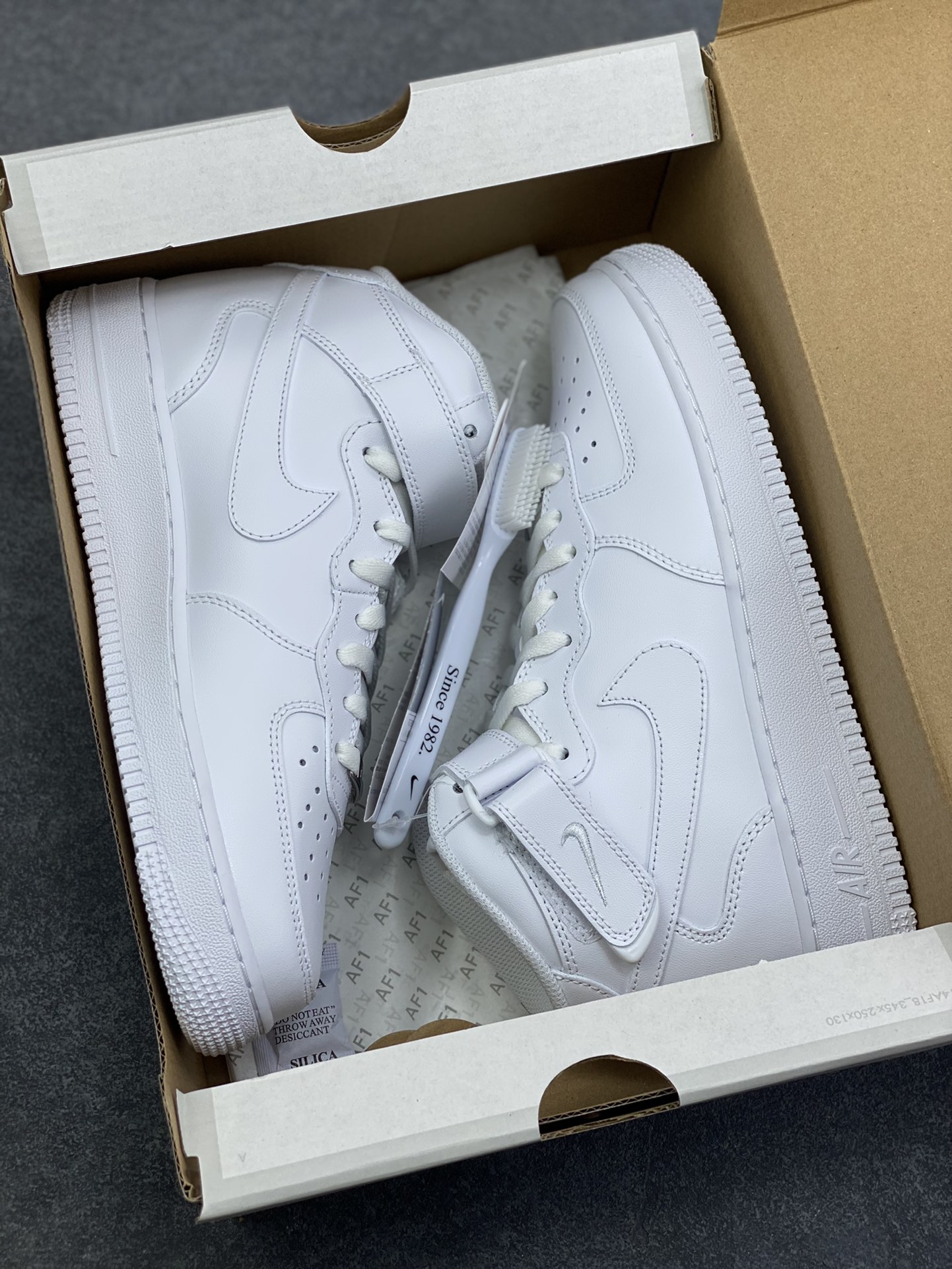 图片[9]-NIke Air Force 1 ‘07 Low 空军一号低帮 运动鞋 休闲鞋 折边针车 工艺难度大 原楦头原纸板 原装鞋盒 定制五金配件 内置全掌气垫 原厂鞋底 货号：CW2289-111 尺码：36 36.5 37.5 38 38.5 39 40 40.5 41 42 42.5 43 44 44.5 45-选品中心