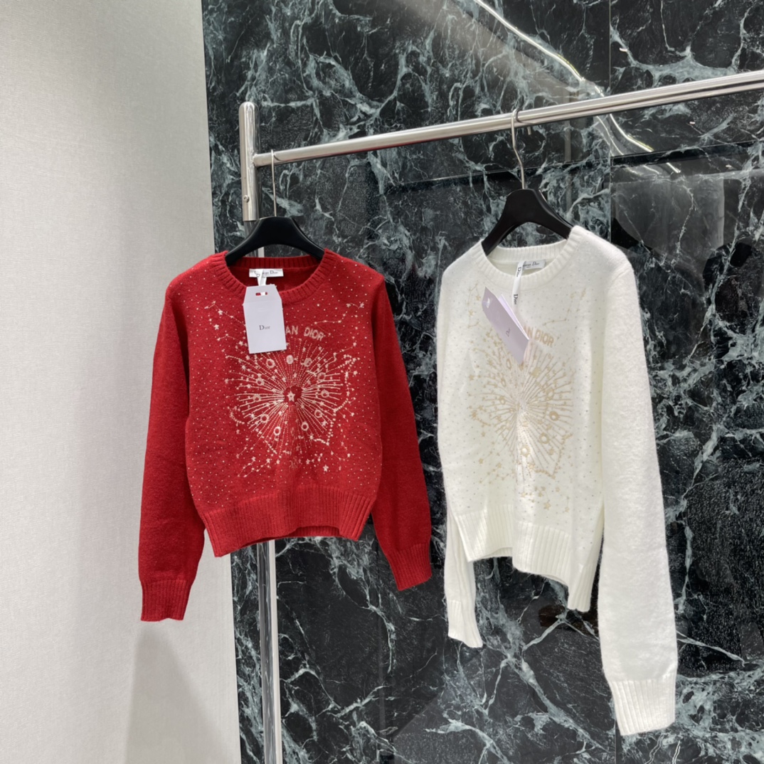 NO:638442,Ｄ家 25 new autumn and winter new star printed sweater, featuring heart-shaped star pattern, hot diamond + embroidery details are super exquisite! Loose pullover design, strong tolerance, very elegant and casual with jeans or skirts ~ full of high-end fashion sense. Two colors SML, Dior-clothing, dior, skirts, jeans, sweaters, alexander wang19860909Ｄ家 25秋冬新款 星星印花毛衣 主打通心形星星图案 烫钻+刺绣细节超精致!宽松套头设计 包容性强 搭牛仔裤或半裙都很优雅休闲~高端时尚感满满.两个色SML,迪奥-服装,dior,skirts,jeans,sweaters,alexander wang,Women's clothing