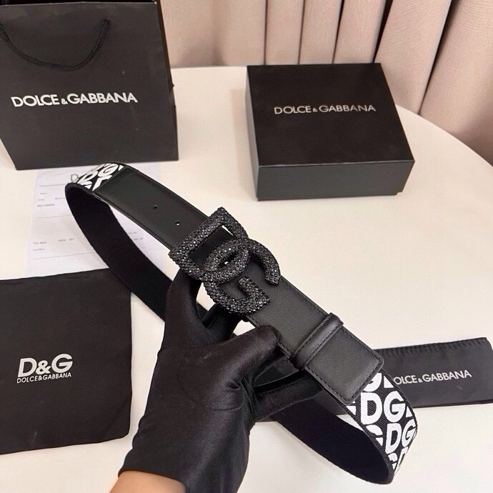 杜嘉班纳 全新小牛皮腰带，优雅简约配饰，缀以满天星电镀金属 DG 交叉造型徽标搭扣，4.0cm