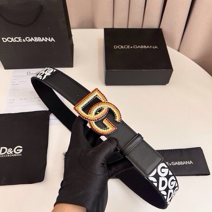 杜嘉班纳 全新小牛皮腰带，优雅简约配饰，缀以满天星电镀金属 DG 交叉造型徽标搭扣，4.0cm