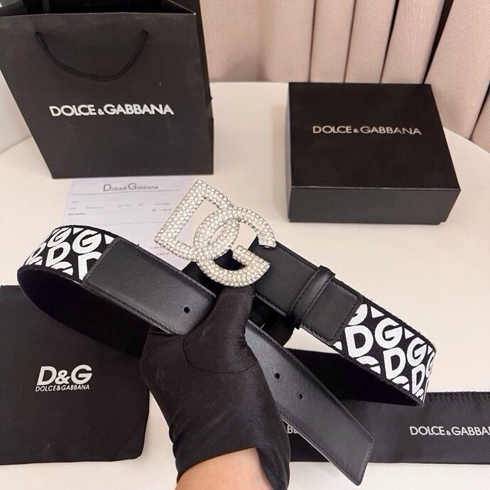 杜嘉班纳 全新小牛皮腰带，优雅简约配饰，缀以满天星电镀金属 DG 交叉造型徽标搭扣，4.0cm