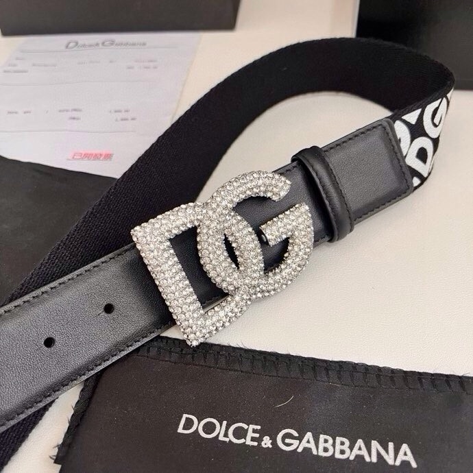 杜嘉班纳 全新小牛皮腰带，优雅简约配饰，缀以满天星电镀金属 DG 交叉造型徽标搭扣，4.0cm