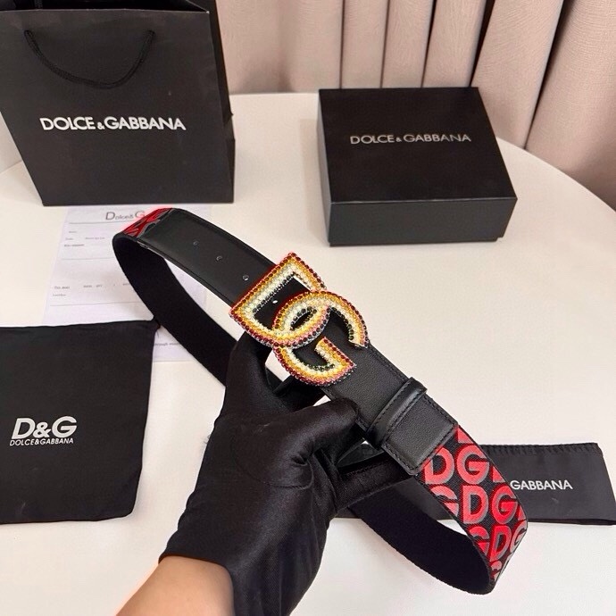 杜嘉班纳 全新小牛皮腰带，优雅简约配饰，缀以满天星电镀金属 DG 交叉造型徽标搭扣，4.0cm