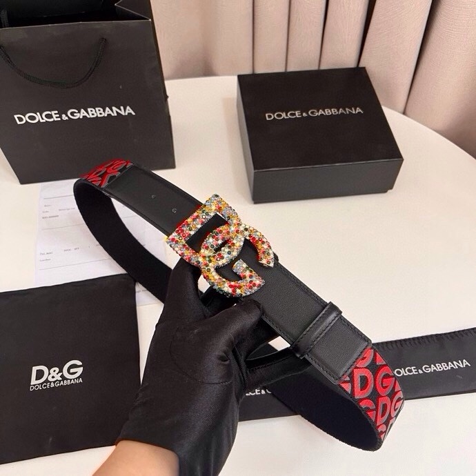 杜嘉班纳 全新小牛皮腰带，优雅简约配饰，缀以满天星电镀金属 DG 交叉造型徽标搭扣，4.0cm