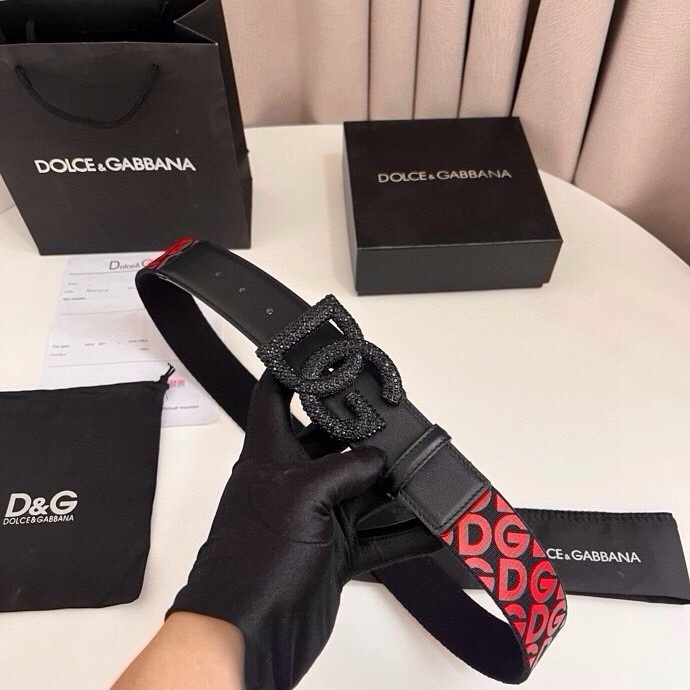 杜嘉班纳 全新小牛皮腰带，优雅简约配饰，缀以满天星电镀金属 DG 交叉造型徽标搭扣，4.0cm