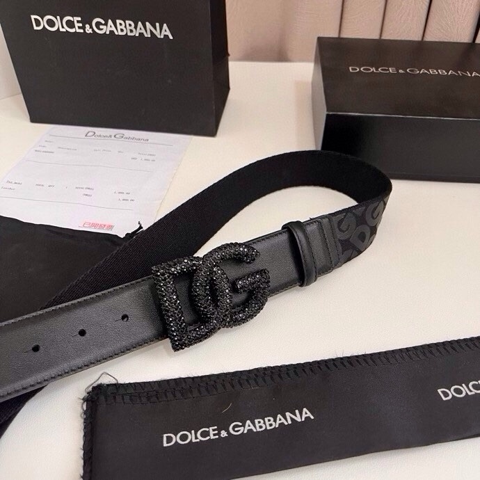 杜嘉班纳 全新小牛皮腰带，优雅简约配饰，缀以满天星电镀金属 DG 交叉造型徽标搭扣，4.0cm