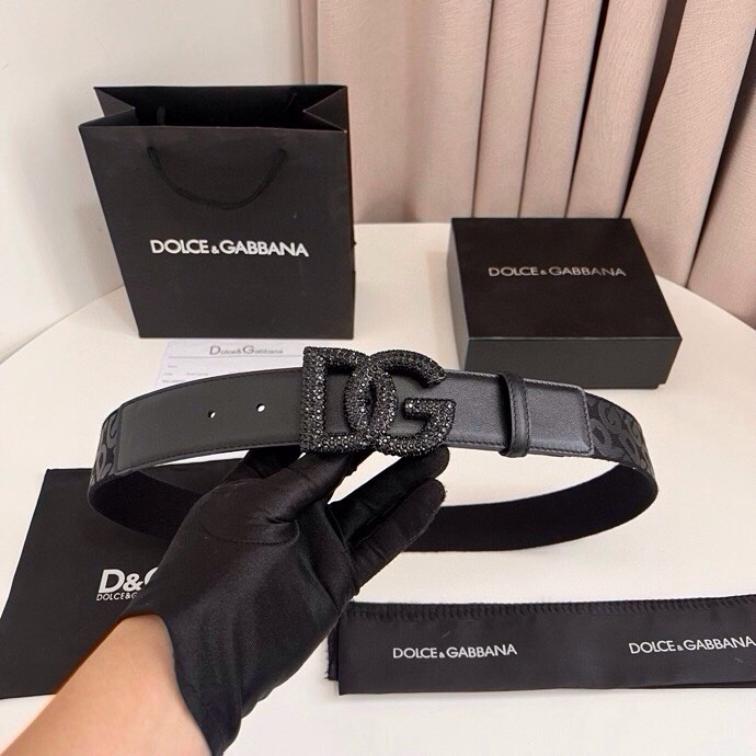 杜嘉班纳 全新小牛皮腰带，优雅简约配饰，缀以满天星电镀金属 DG 交叉造型徽标搭扣，4.0cm