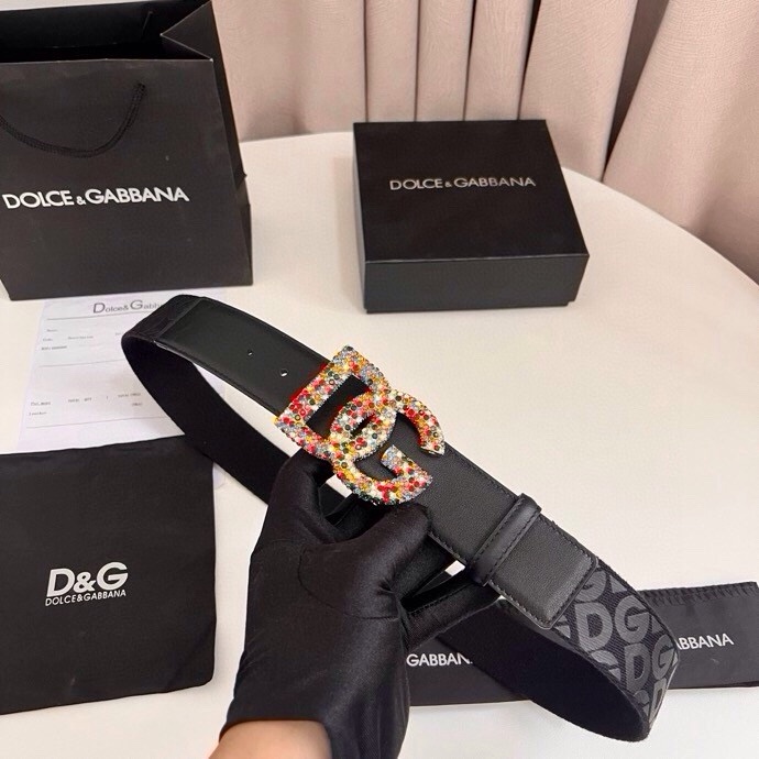 杜嘉班纳 全新小牛皮腰带，优雅简约配饰，缀以满天星电镀金属 DG 交叉造型徽标搭扣，4.0cm