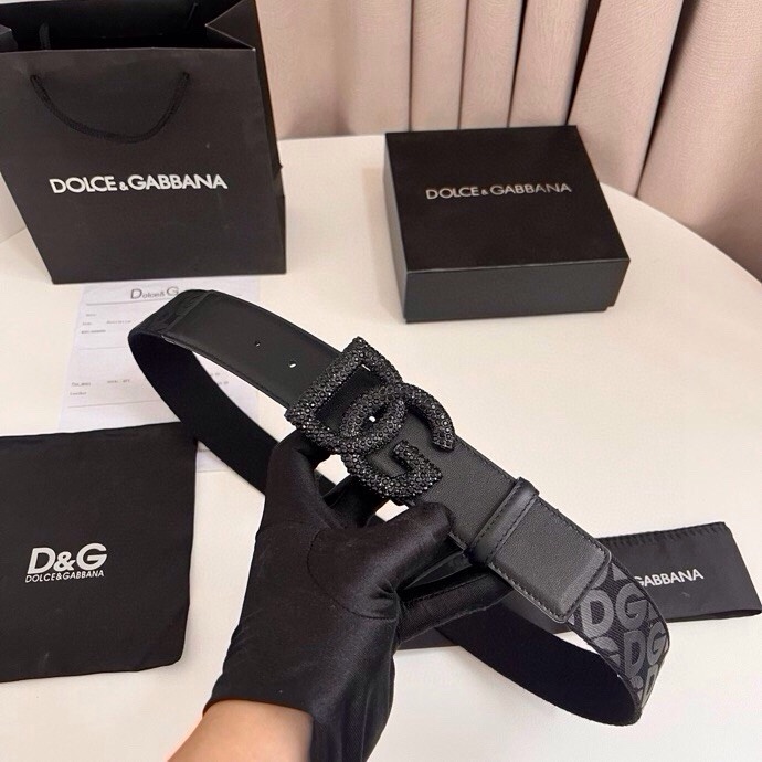 杜嘉班纳 全新小牛皮腰带，优雅简约配饰，缀以满天星电镀金属 DG 交叉造型徽标搭扣，4.0cm