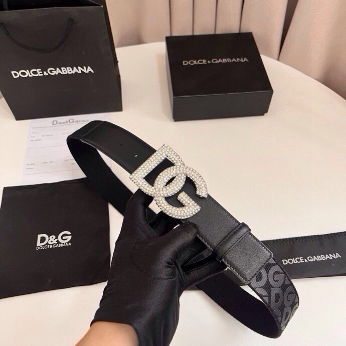 杜嘉班纳 全新小牛皮腰带，优雅简约配饰，缀以满天星电镀金属 DG 交叉造型徽标搭扣，4.0cm