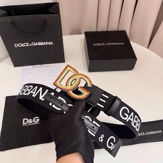 杜嘉班纳 全新小牛皮腰带，优雅简约配饰，缀以满天星电镀金属 DG 交叉造型徽标搭扣，4.0cm