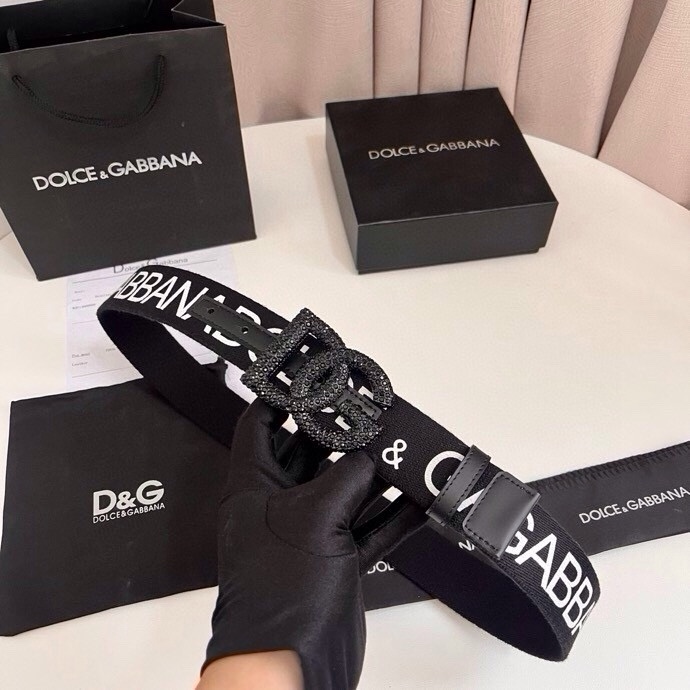 杜嘉班纳 全新小牛皮腰带，优雅简约配饰，缀以满天星电镀金属 DG 交叉造型徽标搭扣，4.0cm