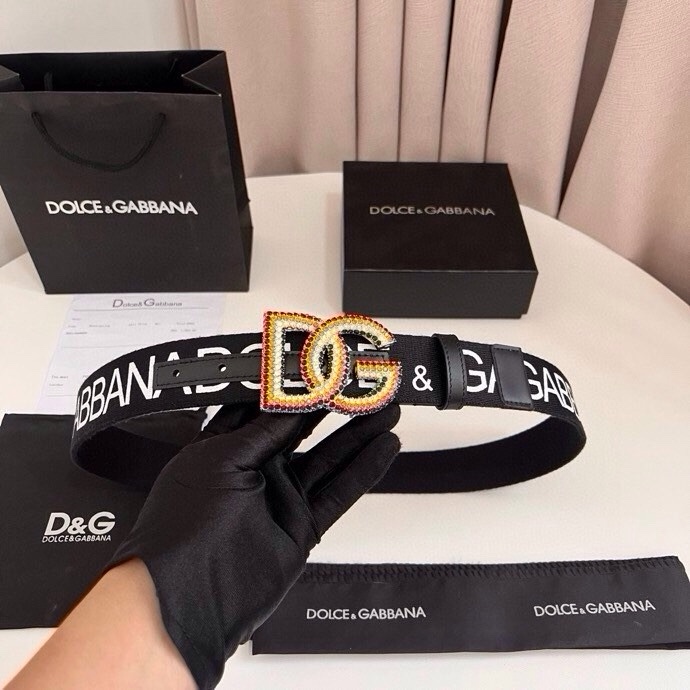 杜嘉班纳 全新小牛皮腰带，优雅简约配饰，缀以满天星电镀金属 DG 交叉造型徽标搭扣，4.0cm