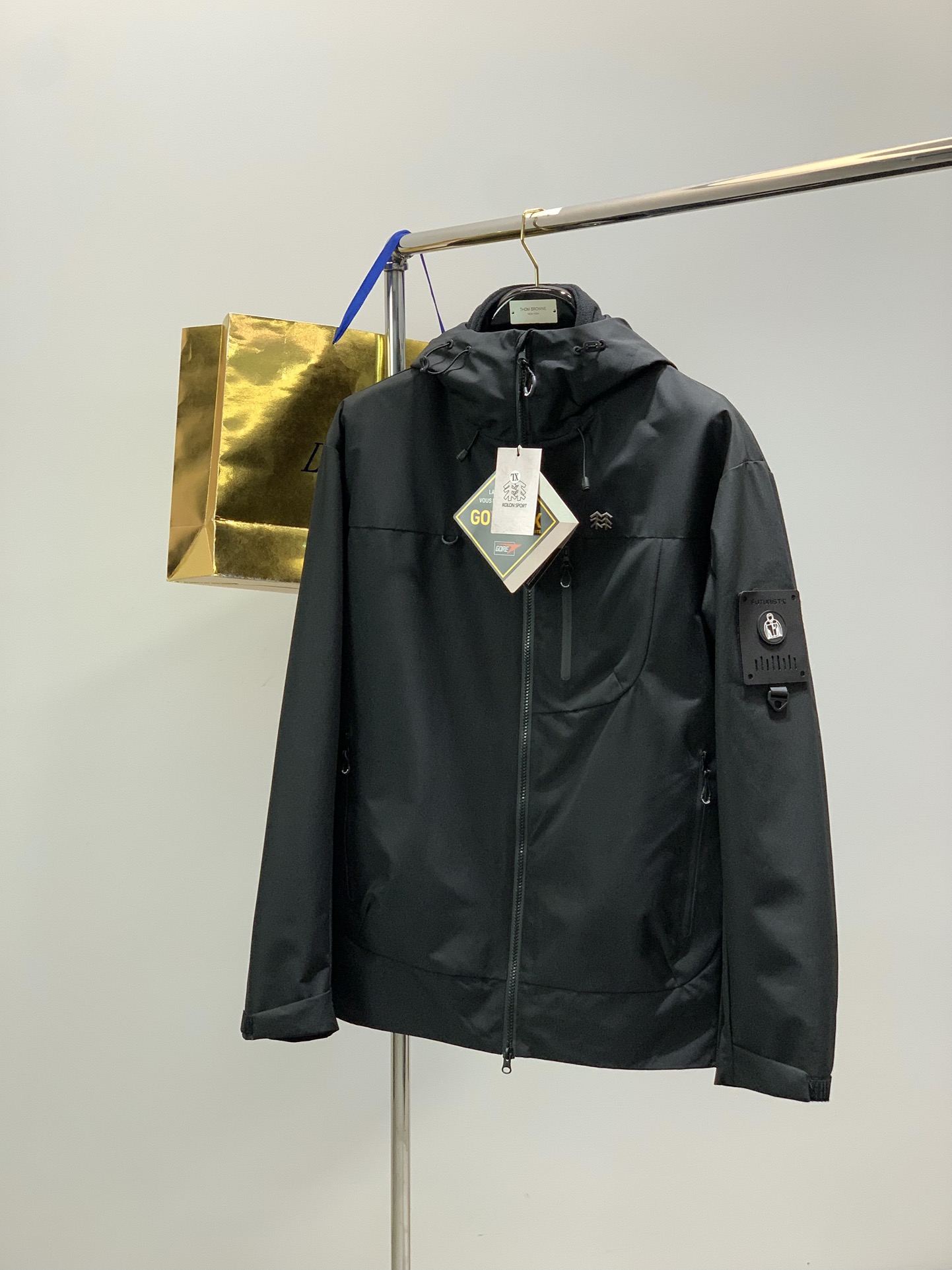 NO:646450,, Kolon Sport, the latest model for winter, available at counters simultaneously, original order, stylish and casual two-piece jacket, the upper body is very unique!  Eye-catching and bright, imported original fabric, top-notch printing technology, letter pattern decoration logo, simple yet stylish, classic atmosphere, comfortable and breathable, handsome and stylish upper body, 3 colors recommended, size S-2XL,, jackets & coats, alexander wang19860909,Kolon Sport,冬季最新款,专柜同步有售,原单狠货,时尚休闲两件套外套,上身很有特点！吸睛而有亮点,进口原版面料,顶级印花工艺字母图案装饰Logo,简单而不失时尚,经典大气,舒适透气,上身帅气有型,3色推荐,码数S-2XL,,jackets & coats,alexander wang,Men's clothing