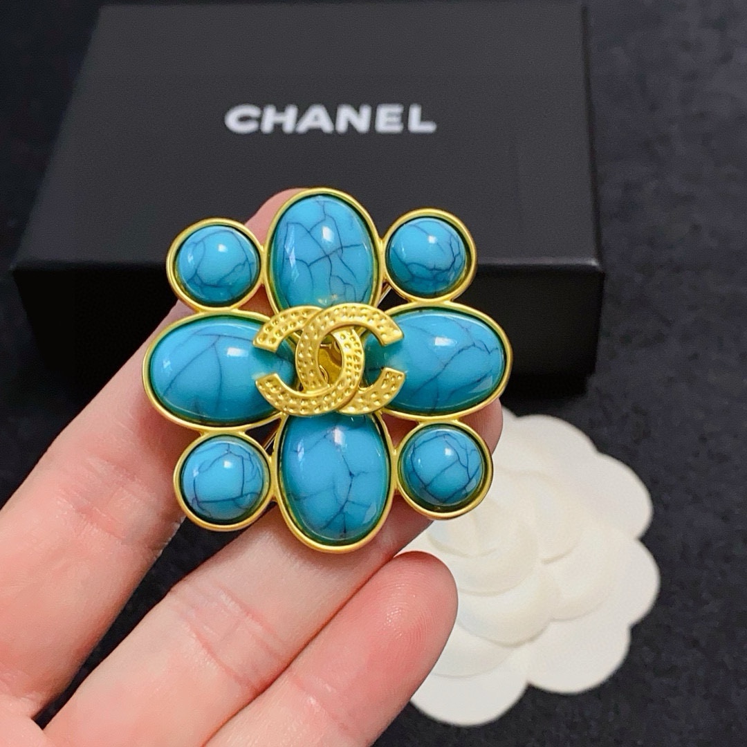 Chanel CHANEL 新款中古海蓝宝香奈儿胸针 是最懂女人的饰物 那些倾注了全部心血去做自己的女人