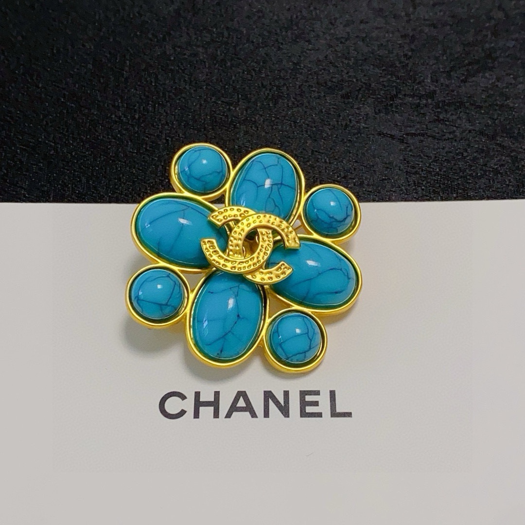 Chanel CHANEL 新款中古海蓝宝香奈儿胸针 是最懂女人的饰物 那些倾注了全部心血去做自己的女人