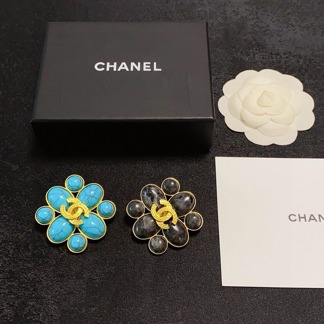 Chanel CHANEL 新款中古海蓝宝香奈儿胸针 是最懂女人的饰物 那些倾注了全部心血去做自己的女人