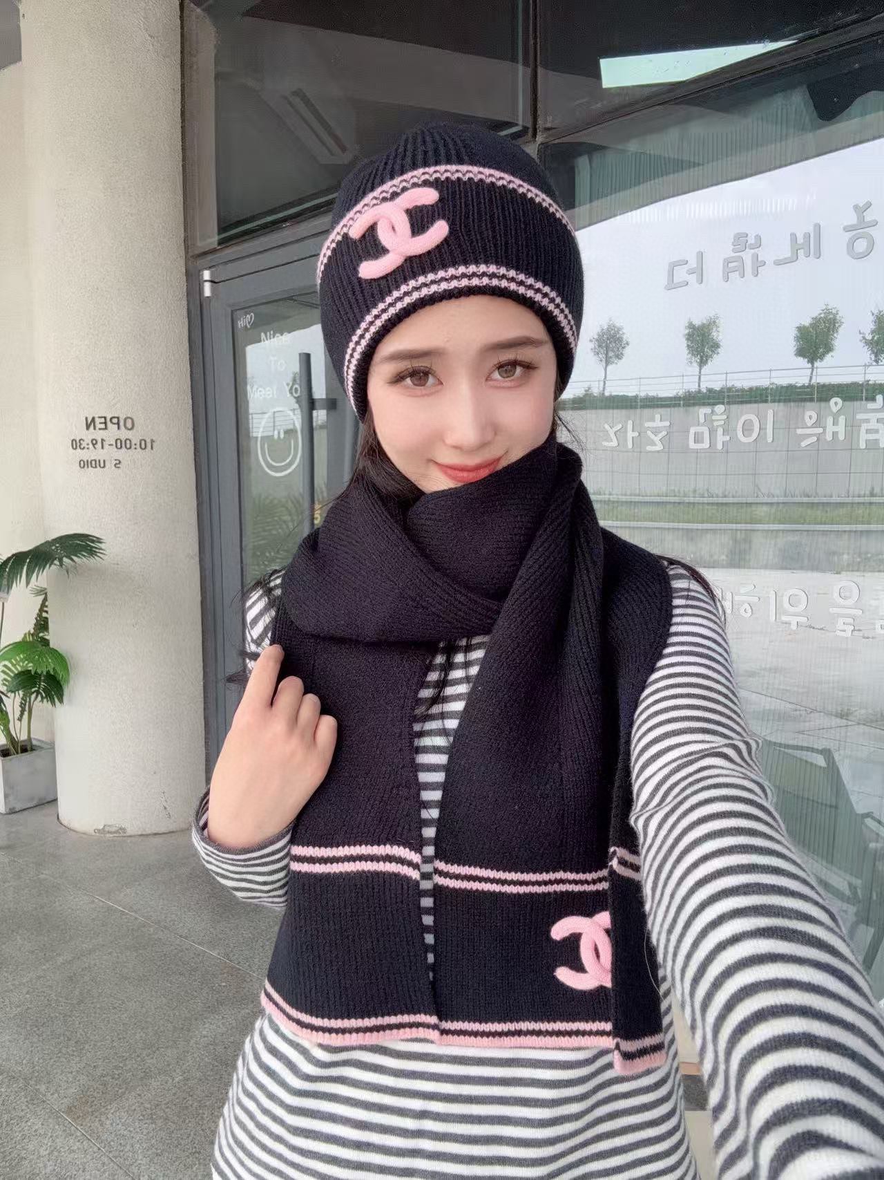NO:643626,CHANEL Xiaohongshu popular style, official website new classic suit hat!  Hat and scarf!  It feels great in hand!  It’s warm and super comfortable. This winter, all you need is a hat set like this. It’s warm and fashionable!  Welcome to choose!! Hats, bucket hats, baseball caps, knitted hats, hats, chanel, chanel, espadrilles, hats19860909香奈儿CHANEL小红书爆款,官网新品经典套装帽子！帽子围巾！手感一级棒！暖暖哒超级舒服～这个冬天你就差这么一套装帽子啦～又保暖又时尚！欢迎选择!!帽子渔夫帽棒球帽针织帽,帽子,chanel,chanel,espadrilles,hats,hat