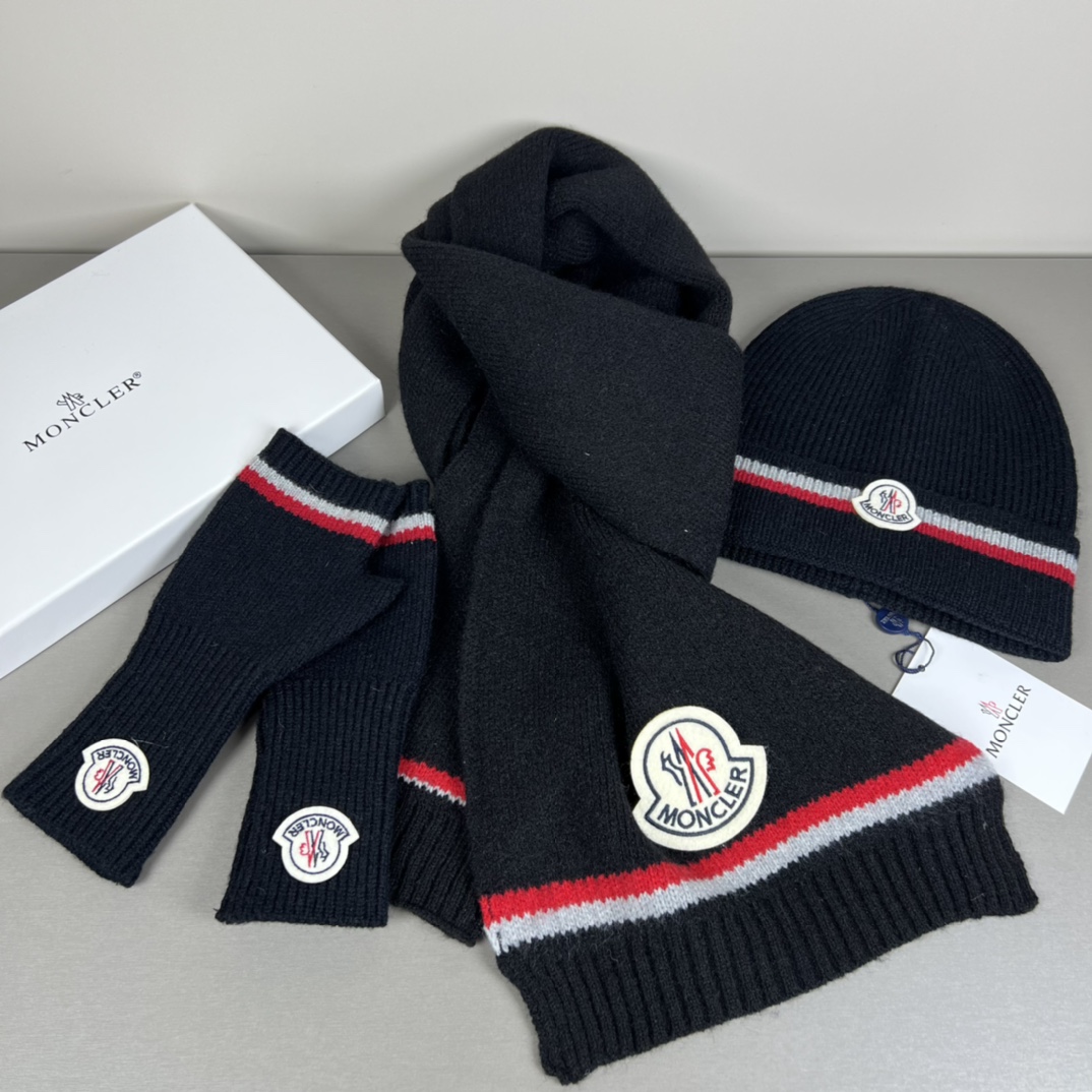 NO:643600,MONCLER classic suit hat!  Gloves, hats and scarves!  Cashmere and Rabbit Velvet Quality!  It's warm and super comfortable~A great tool for young ladies to reduce their age in winter~This winter, all you need is a set of hats~It's warm and fashionable!  Unisex model! Can be made as a couple model!  Complete range of anti-counterfeiting labels and elevators!  Many styles, welcome to choose!! Hats, bucket hats, baseball caps, knitted hats, hats, Moncler, espadrilles, gloves, hats19860909蒙口MONCLER 经典套装帽子！手套帽子围巾！羊绒兔绒品质！暖暖哒超级舒服～冬日小姐姐减龄神器哦～这个冬天你就差这么一套套装帽子啦～又保暖又时尚！男女通用款!可以做情侣款！防伪标签吊卡齐全！多多款式,欢迎选择!!帽子渔夫帽棒球帽针织帽,帽子,Moncler,espadrilles,gloves,hats,hat