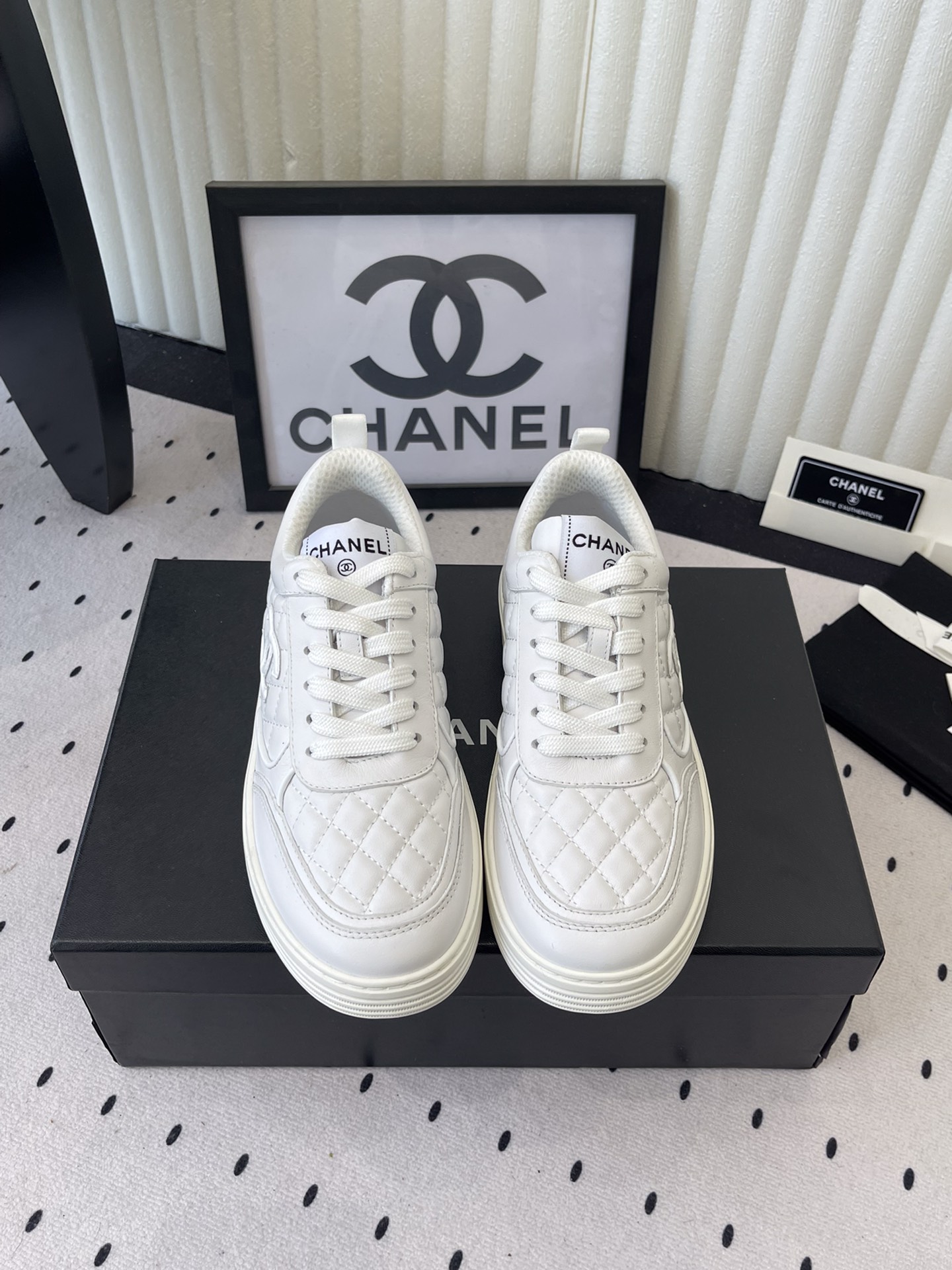 NO:647832,Chanel's new panda sneakers, high version, incomparably beautiful and easy to wear, very light, breathable upper, high-end, durable and versatile, imported first-layer cowhide upper, sheepskin lining, original TPU combination outsole Size: 35-40 (41 customized), casual shoes/sports shoes, chanel, sneakers, cowhide, sheepskin19860909Chanel新款熊猫运动鞋 高版本 无敌漂亮又好穿非常轻便 鞋面透气 高级耐看百搭 进口头层牛皮鞋面 羊皮内里 原版TPU组合大底 Size: 35-40（41订做）,休闲鞋/运动鞋,chanel,sneakers,cowhide,sheepskin,Women's Shoes
