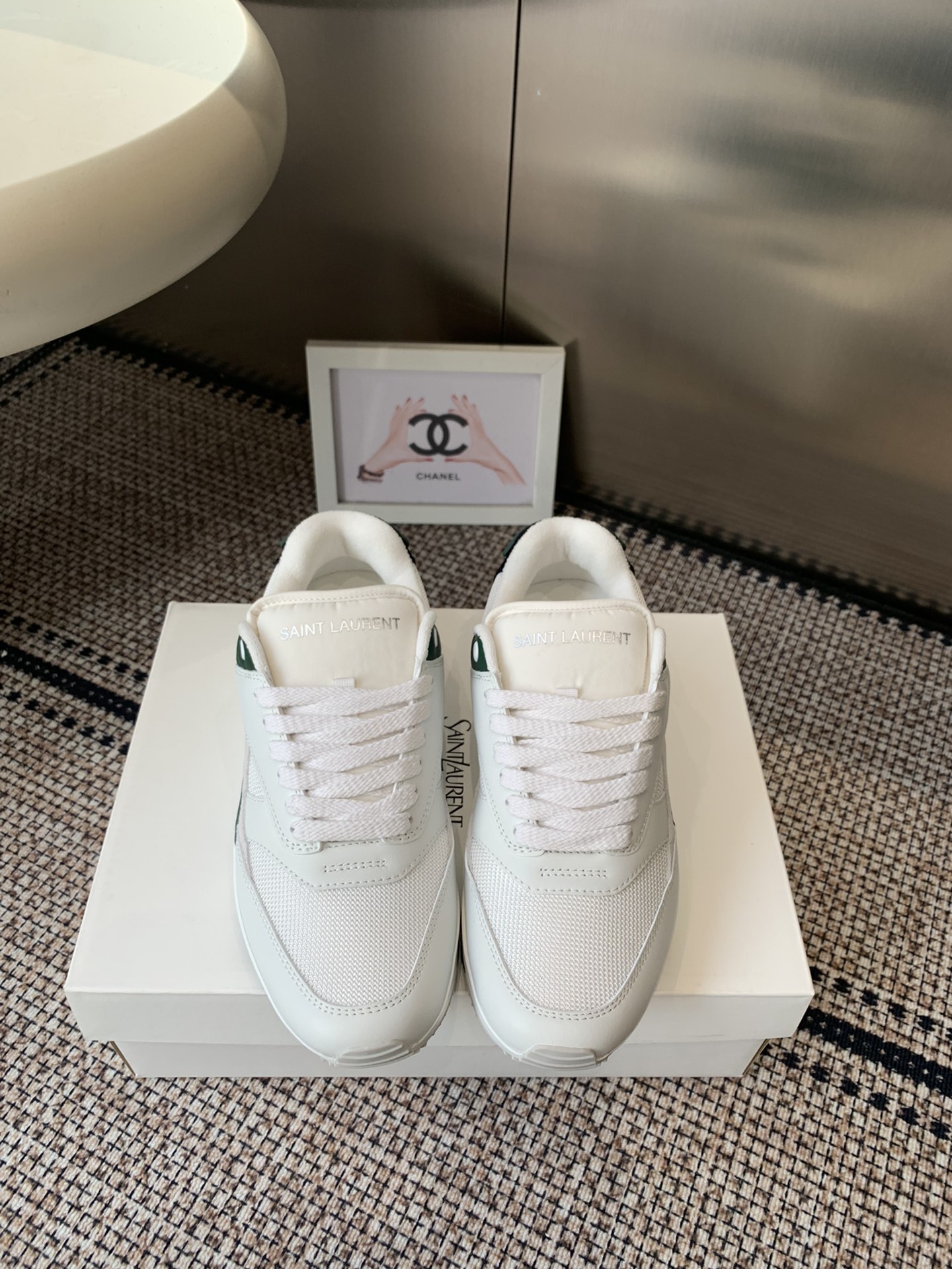 NO:648079,Saint Laurent Saint Laurent's new men's casual shoes. Sports shoes are inspired by retro running shoes. The upper is made of mesh fabric + suede stitching. It is breathable and textured. It has full visual impact. There are brand rubber logos on the tongue and heel. It is highly recognizable. It can be easily managed in both casual and sports styles. Fashionable and versatile. Thick sole design + serrated outsole. Comfortable and trendy to wear. Size 39-44, casual shoes/sports shoes, saint laurent, saint  laurent,sneakers19860909Saint Laurent 圣罗兰 新款男士休闲鞋 运动鞋灵感源自复古跑鞋 鞋面采用网眼织物+绒面革拼接 透气又有质感 视觉冲击力满分 鞋舌和后跟都有品牌橡胶标志 超高辨识度 无论休闲还是运动风都能轻松驾驭 时髦又百搭 厚底设计+锯齿外底 穿着舒适既有潮流感 码数39-44,休闲鞋/运动鞋,saint laurent,saint laurent,sneakers,Women's Shoes