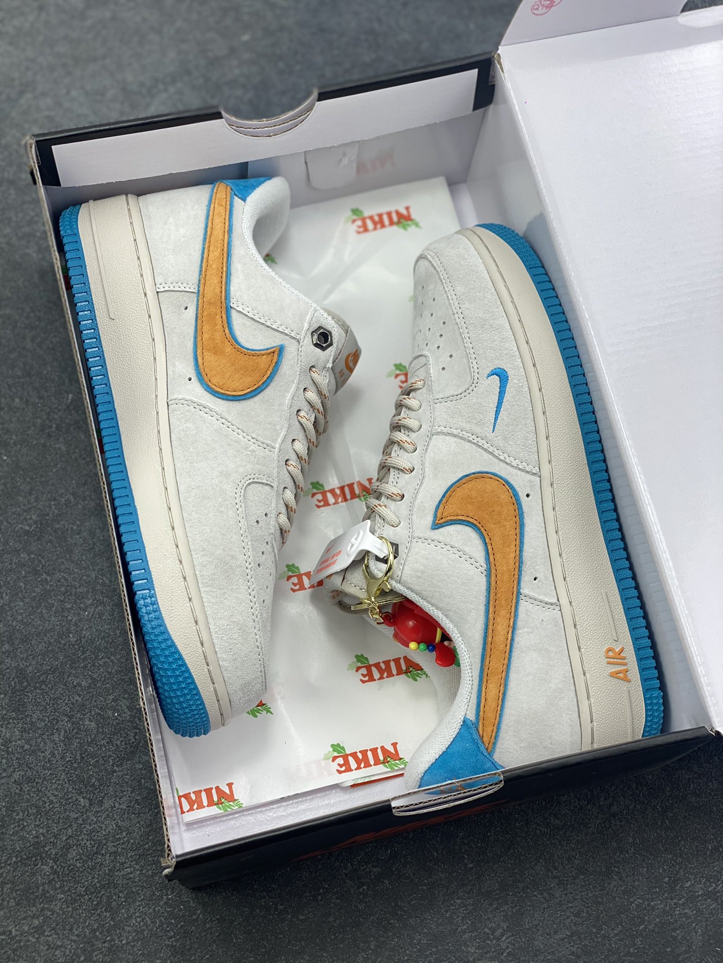 图片[9]-Nike Air Force 1 ‘07 Low “头层猪八拼接” 空军一号 高端定制 低帮 运动鞋 休闲鞋 折边针车 工艺难度大 原楦头原纸板 原装鞋盒 定制五金配件 内置全掌气垫 原厂鞋底 货号：DY9867-108 尺码：36 36.5 37.5 38 38.5 39 40 40.5 41 42 42.5 43 44 44.5 45-选品中心