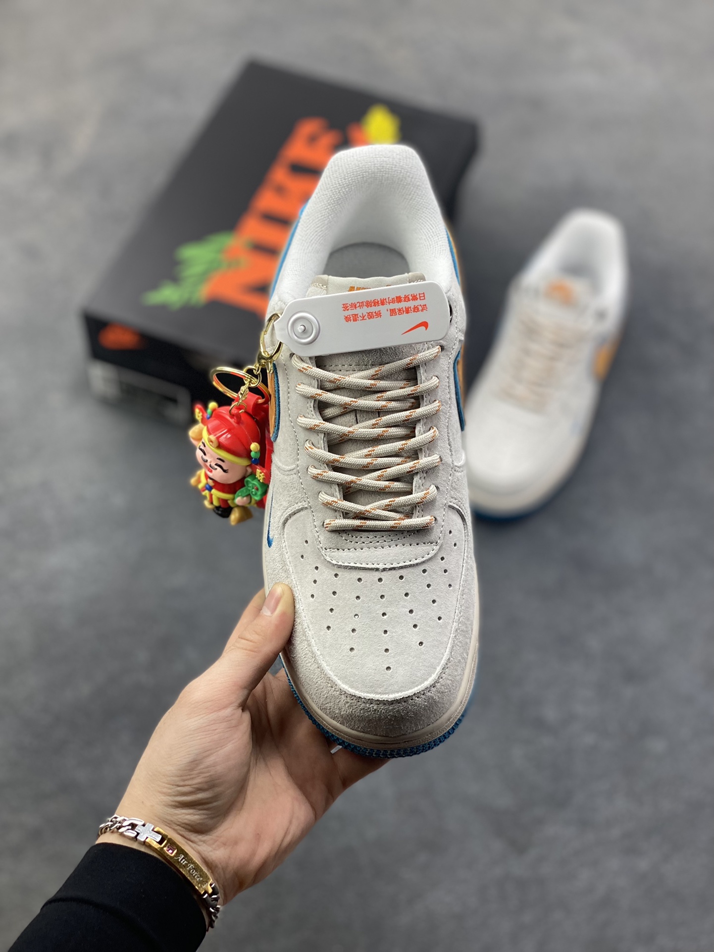 图片[2]-Nike Air Force 1 ‘07 Low “头层猪八拼接” 空军一号 高端定制 低帮 运动鞋 休闲鞋 折边针车 工艺难度大 原楦头原纸板 原装鞋盒 定制五金配件 内置全掌气垫 原厂鞋底 货号：DY9867-108 尺码：36 36.5 37.5 38 38.5 39 40 40.5 41 42 42.5 43 44 44.5 45-选品中心
