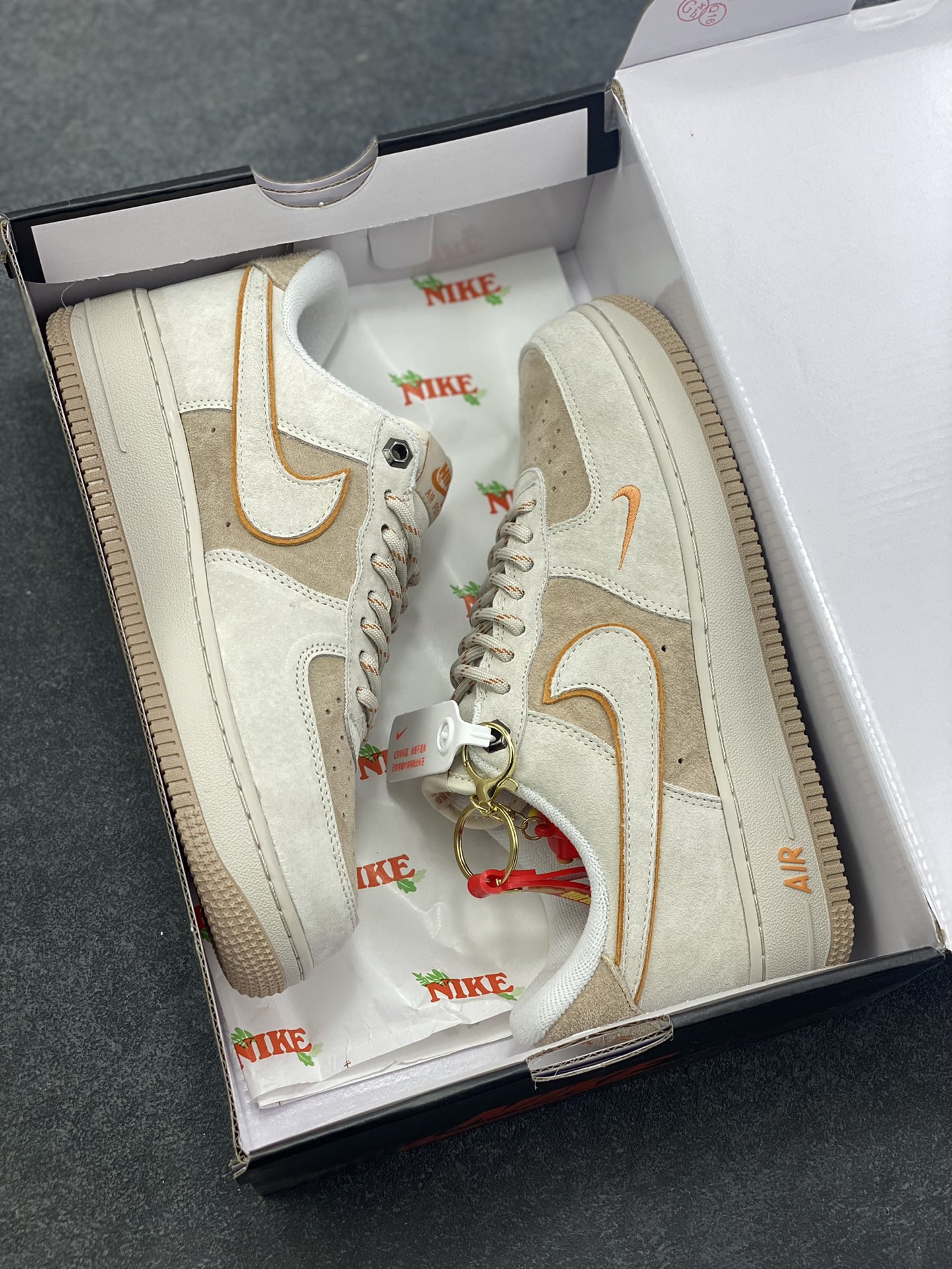 图片[9]-Nike Air Force 1 ‘07 Low “头层猪八拼接” 空军一号 高端定制 低帮 运动鞋 休闲鞋 折边针车 工艺难度大 原楦头原纸板 原装鞋盒 定制五金配件 内置全掌气垫 原厂鞋底 货号：DY9867-107 尺码：36 36.5 37.5 38 38.5 39 40 40.5 41 42 42.5 43 44 44.5 45-选品中心