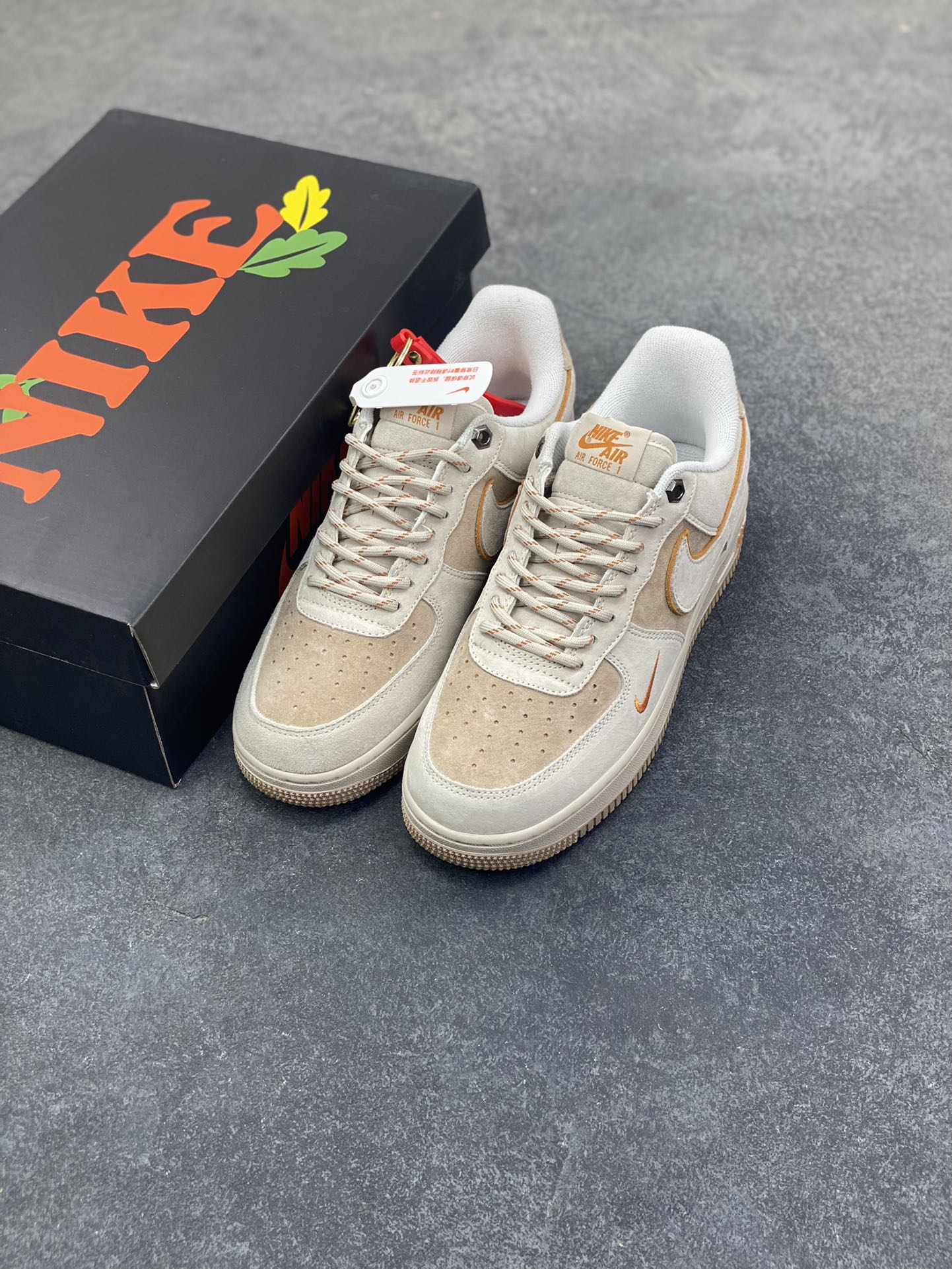 图片[8]-Nike Air Force 1 ‘07 Low “头层猪八拼接” 空军一号 高端定制 低帮 运动鞋 休闲鞋 折边针车 工艺难度大 原楦头原纸板 原装鞋盒 定制五金配件 内置全掌气垫 原厂鞋底 货号：DY9867-107 尺码：36 36.5 37.5 38 38.5 39 40 40.5 41 42 42.5 43 44 44.5 45-选品中心