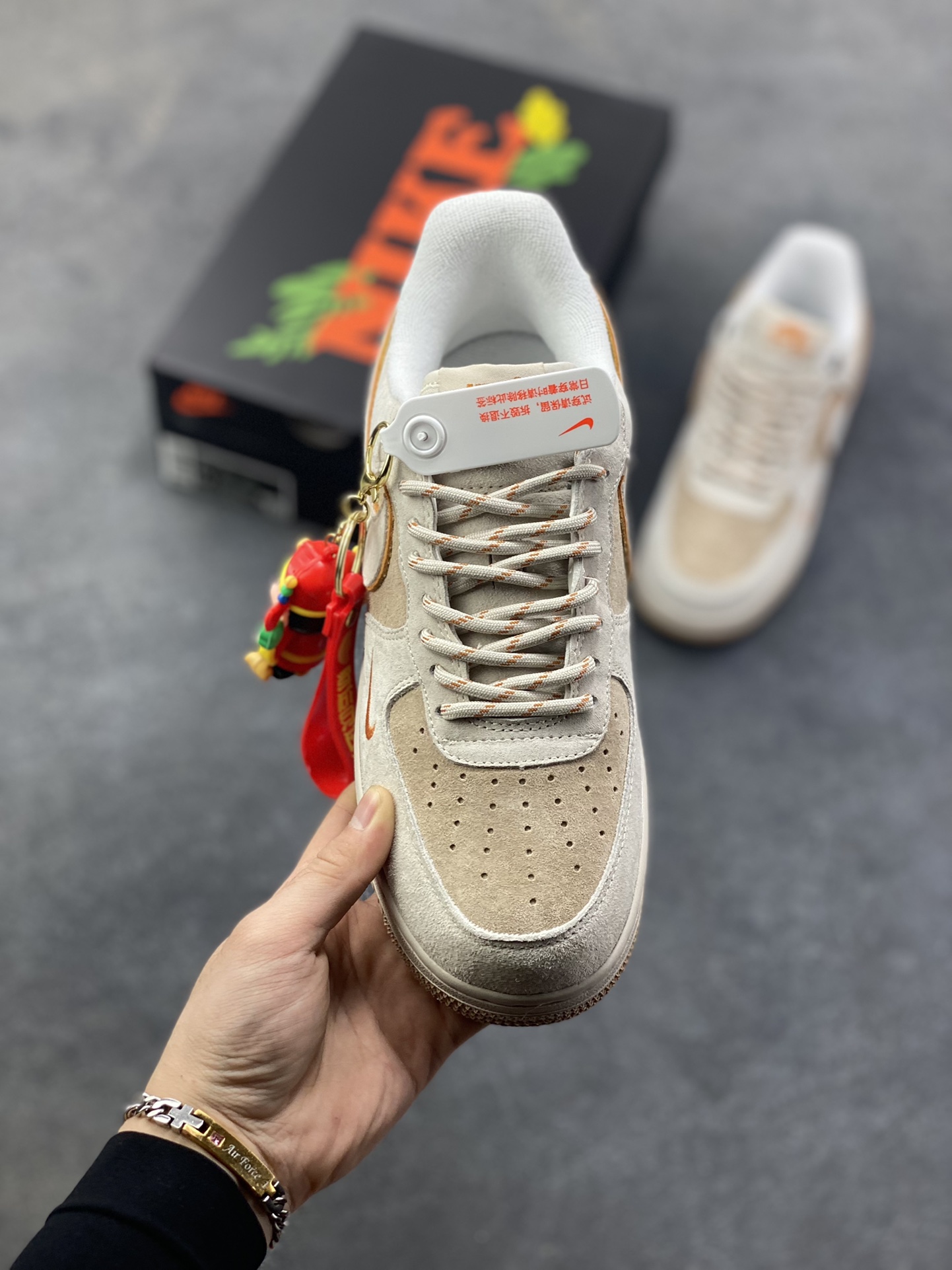 图片[2]-Nike Air Force 1 ‘07 Low “头层猪八拼接” 空军一号 高端定制 低帮 运动鞋 休闲鞋 折边针车 工艺难度大 原楦头原纸板 原装鞋盒 定制五金配件 内置全掌气垫 原厂鞋底 货号：DY9867-107 尺码：36 36.5 37.5 38 38.5 39 40 40.5 41 42 42.5 43 44 44.5 45-选品中心