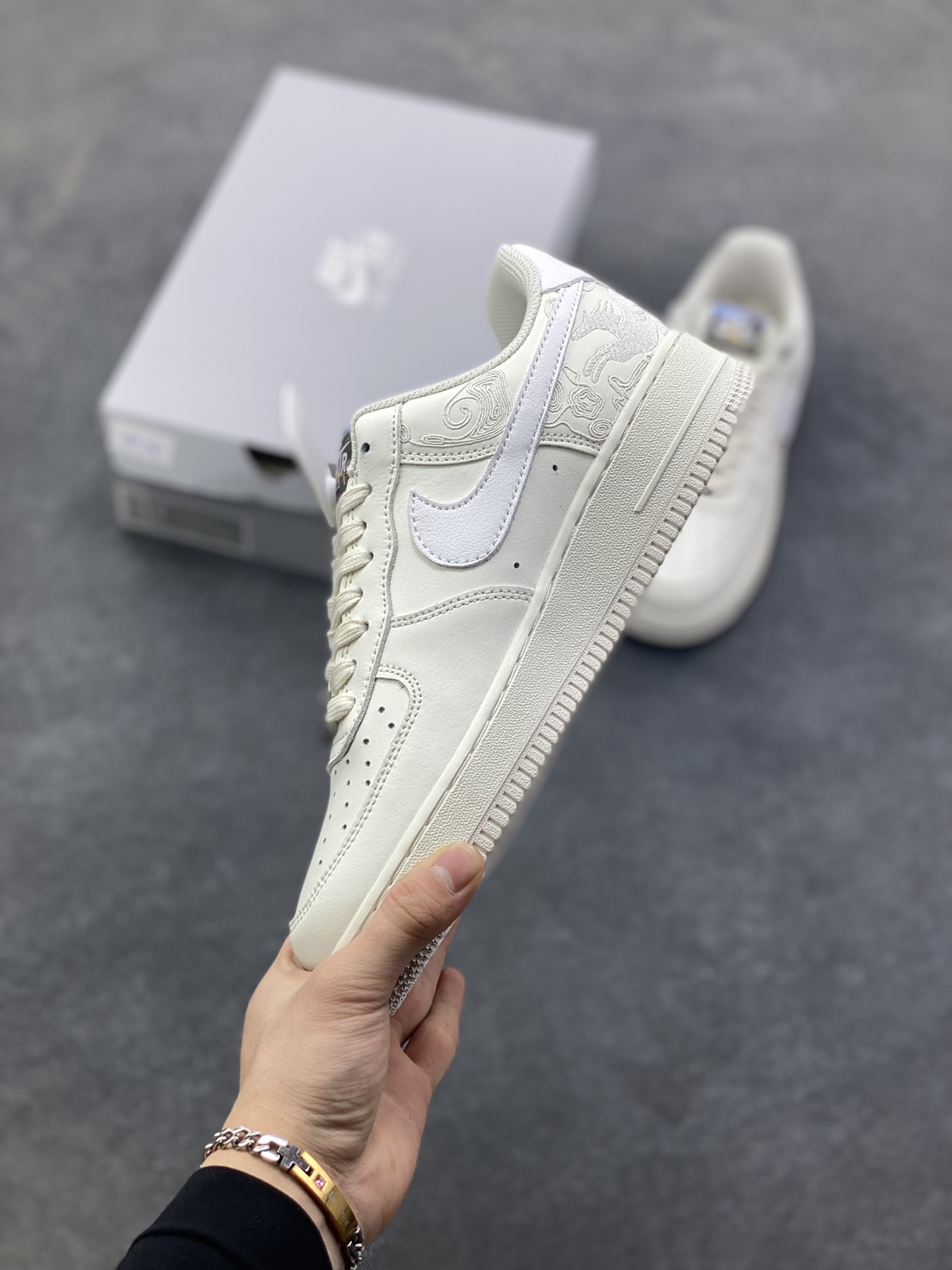 图片[3]-NIke Air Force 1 ‘07 Low 空军一号低帮 运动鞋 休闲鞋 折边针车 工艺难度大 原楦头原纸板 原装鞋盒 定制五金配件 内置全掌气垫 原厂鞋底 货号：IQ1119-011 尺码：36 36.5 37.5 38 38.5 39 40 40.5 41 42 42.5 43 44 44.5 45-选品中心