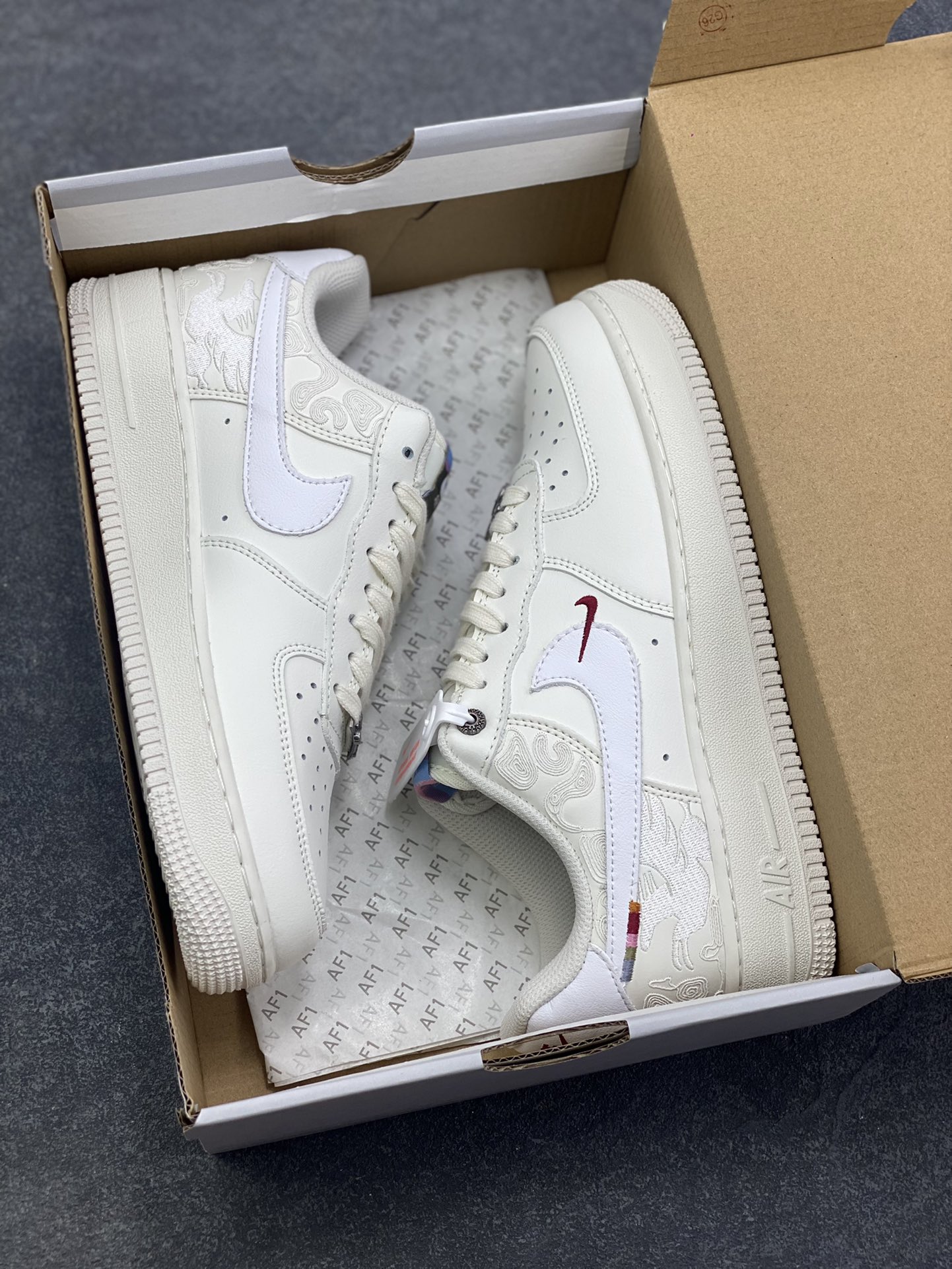 图片[9]-NIke Air Force 1 ‘07 Low 空军一号低帮 运动鞋 休闲鞋 折边针车 工艺难度大 原楦头原纸板 原装鞋盒 定制五金配件 内置全掌气垫 原厂鞋底 货号：IQ1119-011 尺码：36 36.5 37.5 38 38.5 39 40 40.5 41 42 42.5 43 44 44.5 45-选品中心