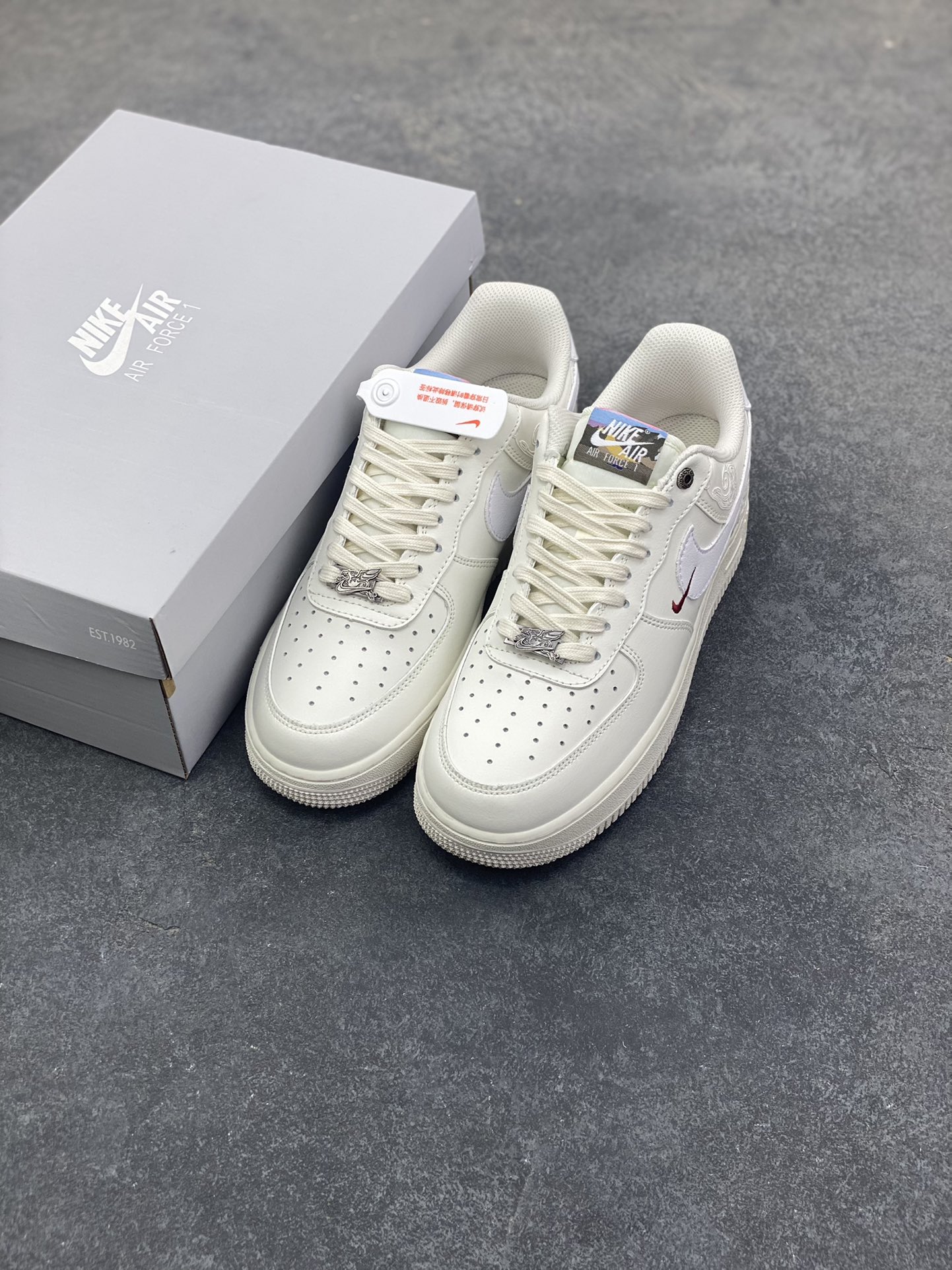 图片[8]-NIke Air Force 1 ‘07 Low 空军一号低帮 运动鞋 休闲鞋 折边针车 工艺难度大 原楦头原纸板 原装鞋盒 定制五金配件 内置全掌气垫 原厂鞋底 货号：IQ1119-011 尺码：36 36.5 37.5 38 38.5 39 40 40.5 41 42 42.5 43 44 44.5 45-选品中心