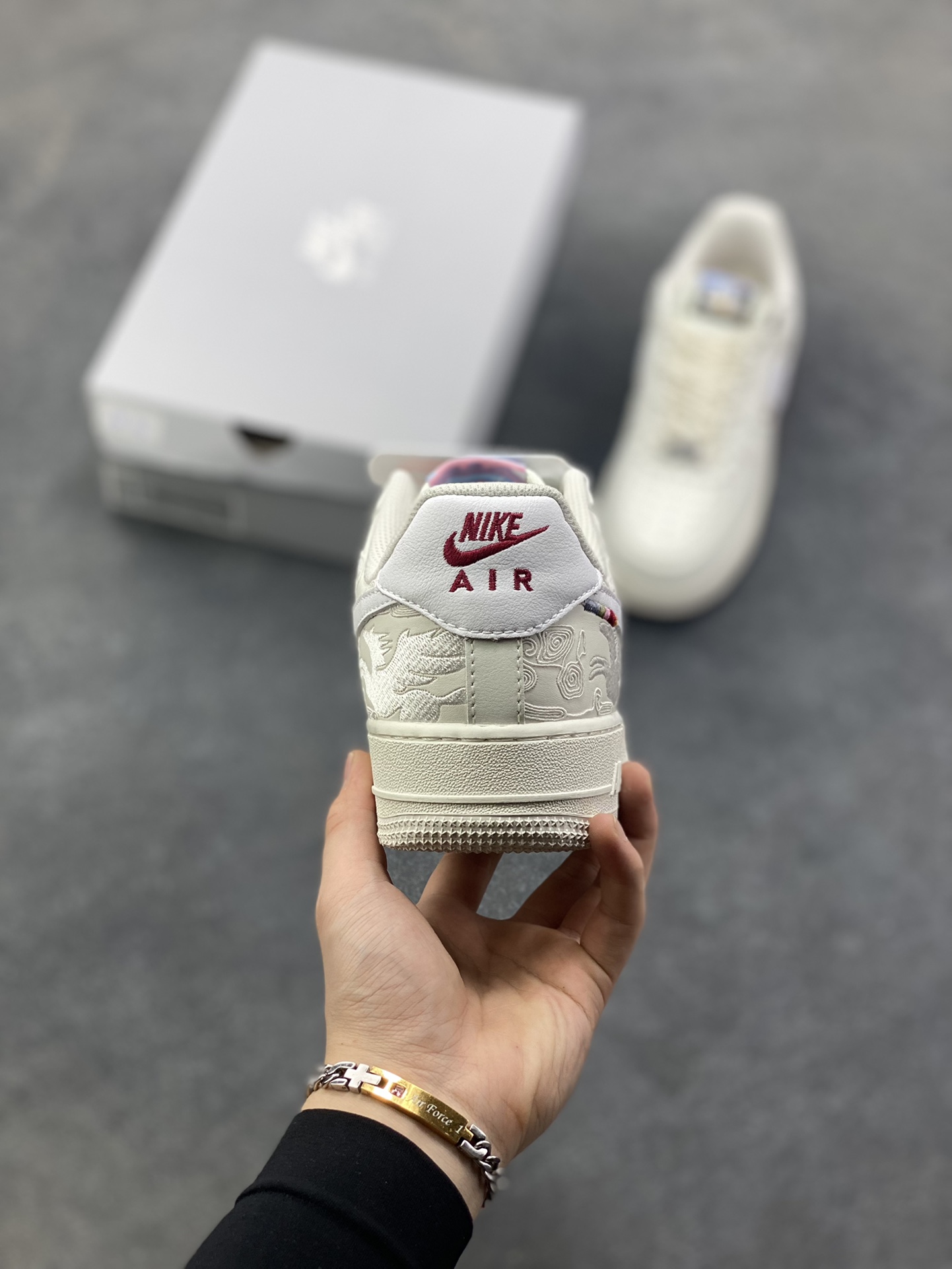 图片[4]-NIke Air Force 1 ‘07 Low 空军一号低帮 运动鞋 休闲鞋 折边针车 工艺难度大 原楦头原纸板 原装鞋盒 定制五金配件 内置全掌气垫 原厂鞋底 货号：IQ1119-011 尺码：36 36.5 37.5 38 38.5 39 40 40.5 41 42 42.5 43 44 44.5 45-选品中心