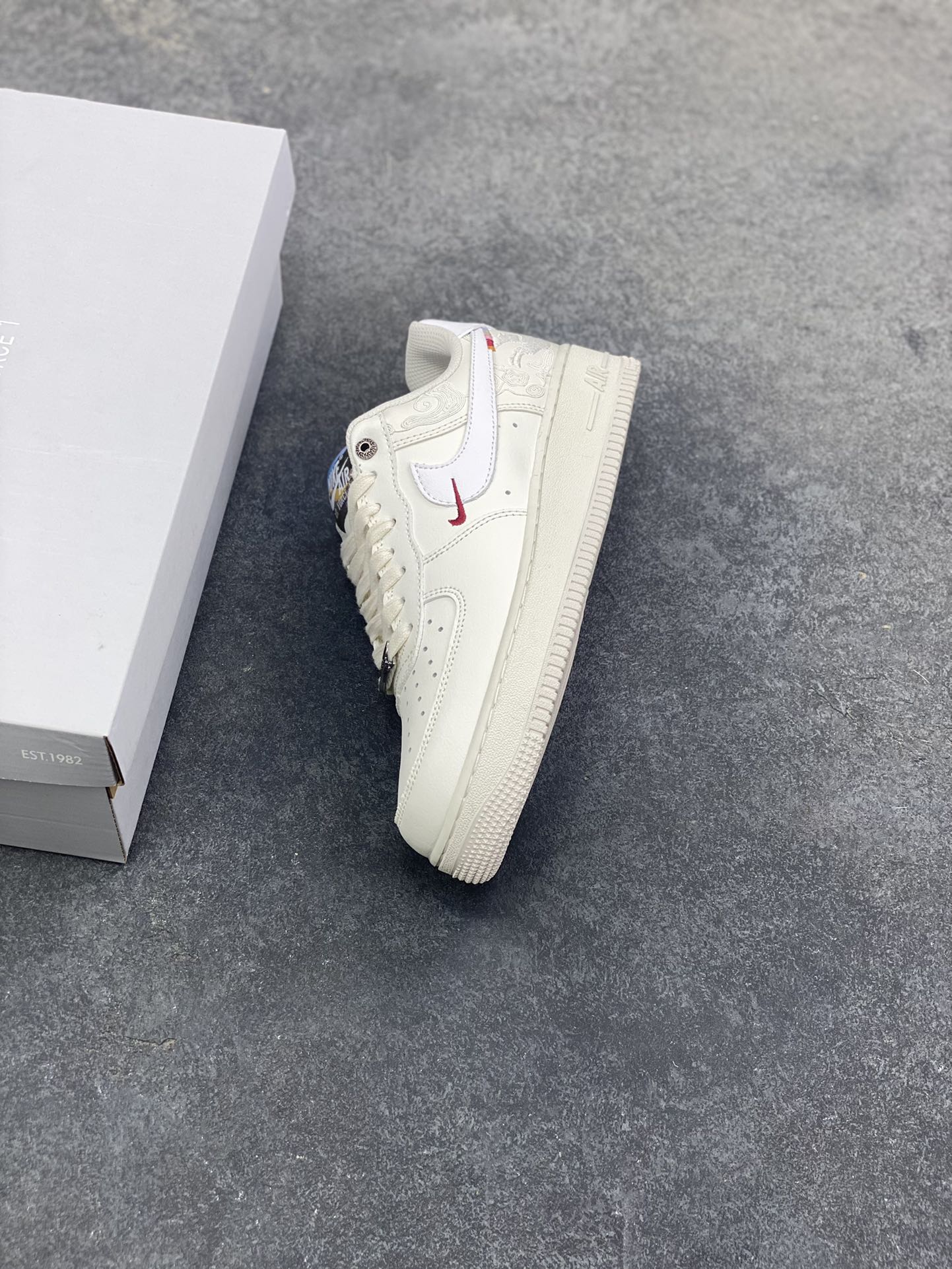 图片[7]-NIke Air Force 1 ‘07 Low 空军一号低帮 运动鞋 休闲鞋 折边针车 工艺难度大 原楦头原纸板 原装鞋盒 定制五金配件 内置全掌气垫 原厂鞋底 货号：IQ1119-011 尺码：36 36.5 37.5 38 38.5 39 40 40.5 41 42 42.5 43 44 44.5 45-选品中心