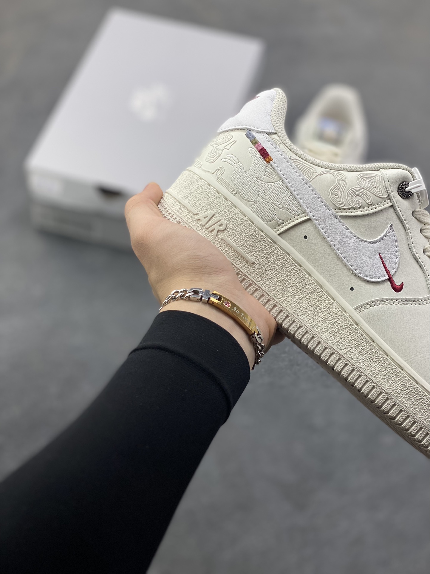 图片[6]-NIke Air Force 1 ‘07 Low 空军一号低帮 运动鞋 休闲鞋 折边针车 工艺难度大 原楦头原纸板 原装鞋盒 定制五金配件 内置全掌气垫 原厂鞋底 货号：IQ1119-011 尺码：36 36.5 37.5 38 38.5 39 40 40.5 41 42 42.5 43 44 44.5 45-选品中心