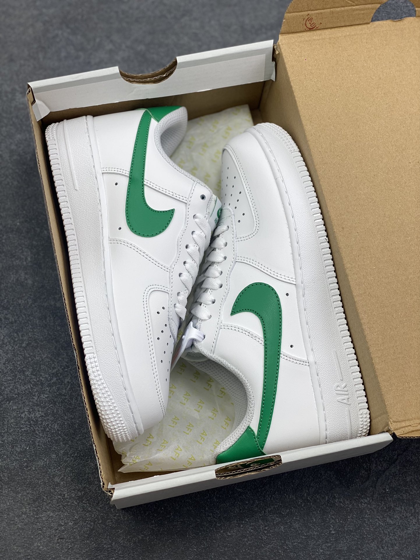 图片[9]-NIke Air Force 1 ‘07 Low 空军一号低帮 运动鞋 休闲鞋 折边针车 工艺难度大 原楦头原纸板 原装鞋盒 定制五金配件 内置全掌气垫 原厂鞋底 货号：FJ4146-121 尺码：36 36.5 37.5 38 38.5 39 40 40.5 41 42 42.5 43 44 44.5 45-选品中心