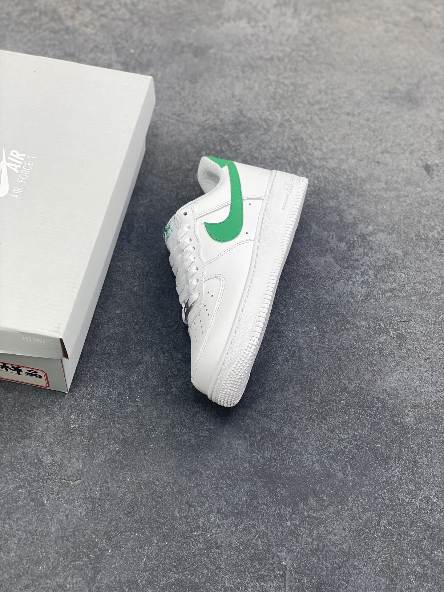 图片[7]-NIke Air Force 1 ‘07 Low 空军一号低帮 运动鞋 休闲鞋 折边针车 工艺难度大 原楦头原纸板 原装鞋盒 定制五金配件 内置全掌气垫 原厂鞋底 货号：FJ4146-121 尺码：36 36.5 37.5 38 38.5 39 40 40.5 41 42 42.5 43 44 44.5 45-选品中心
